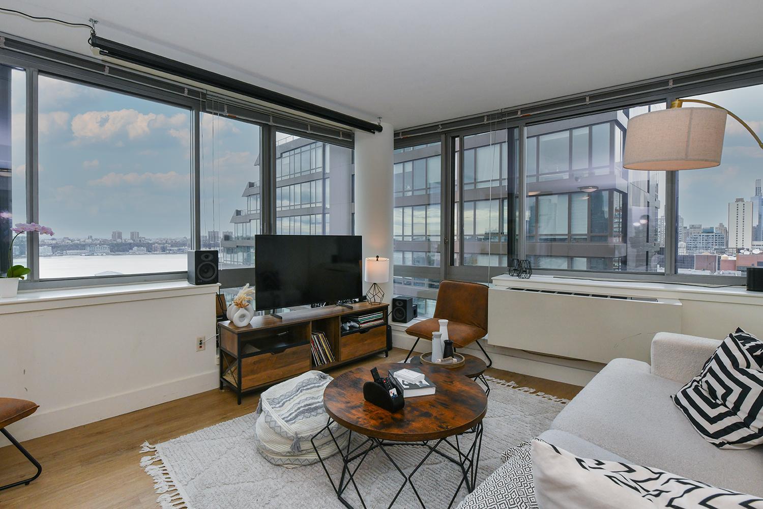 Modern Times Square 1 Bedroom Retreat Apartment