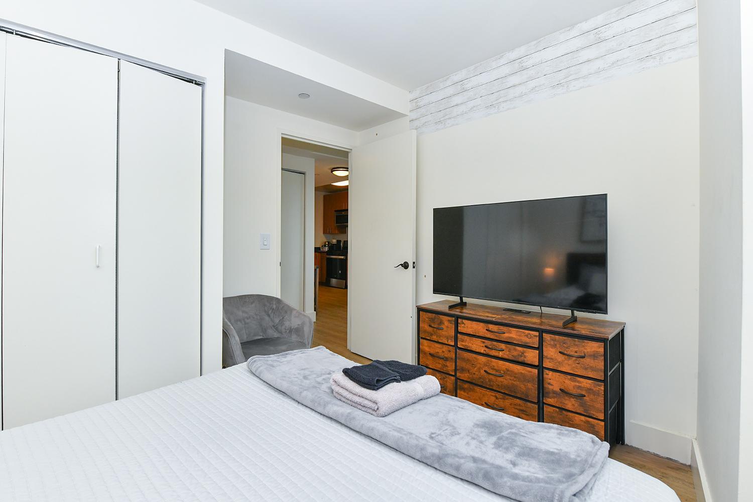 Modern Times Square 1 Bedroom Retreat Apartment *