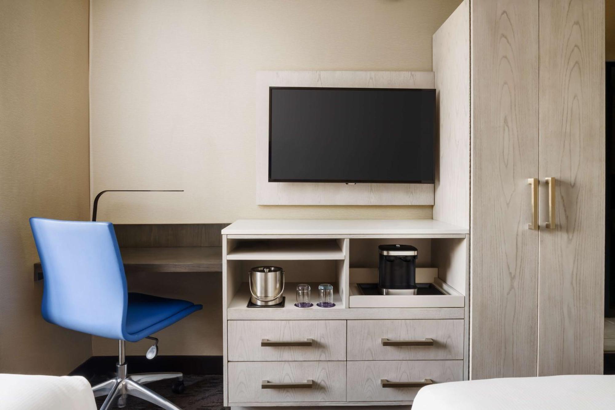 Hotel Doubletree By Hilton New York Times Square West 4*