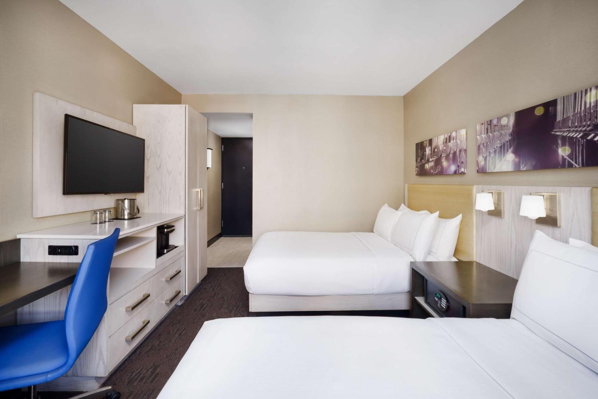 Doubletree By Hilton New York Times Square West 4* New York