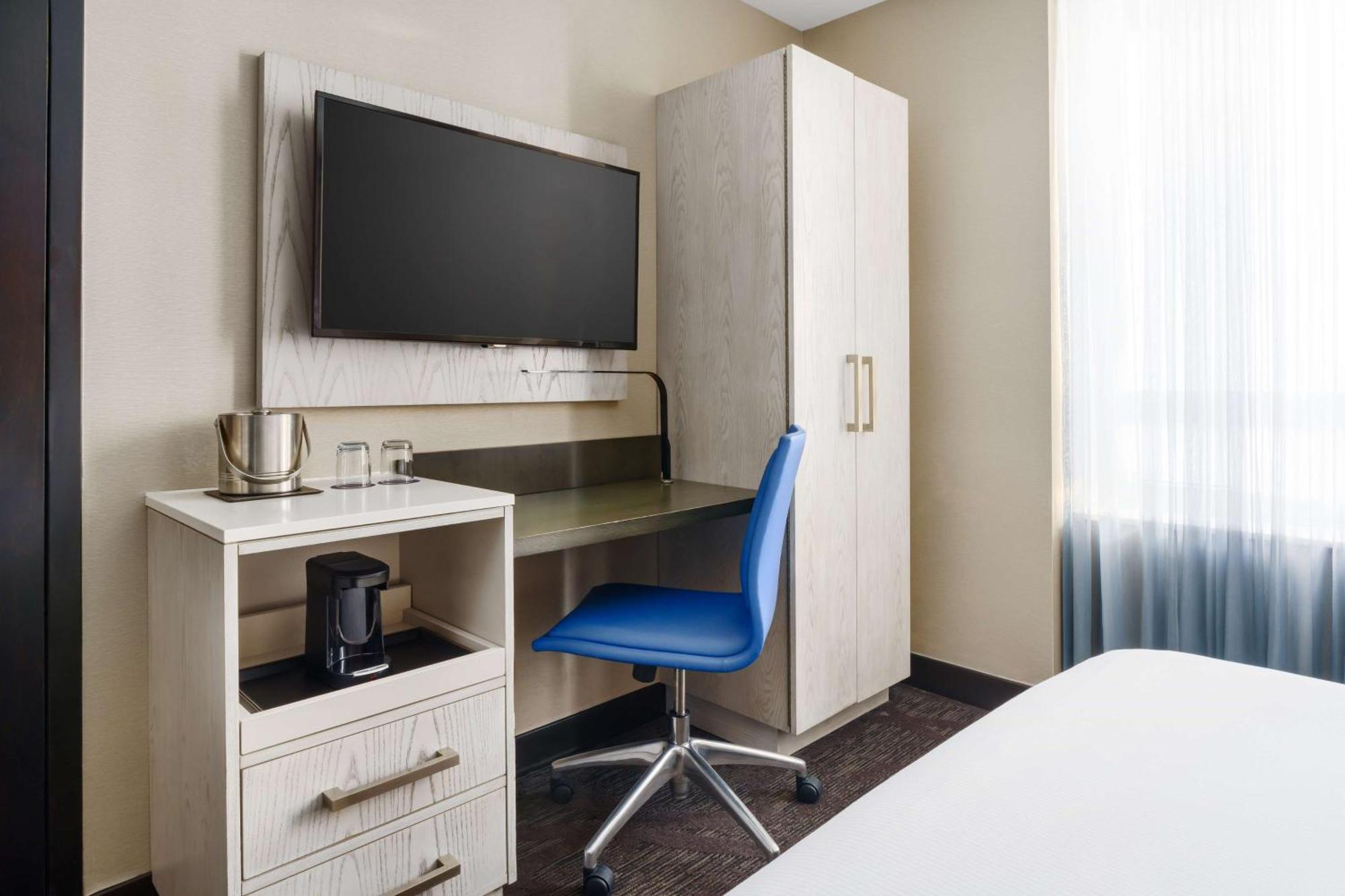 Doubletree By Hilton New York Times Square West 4*