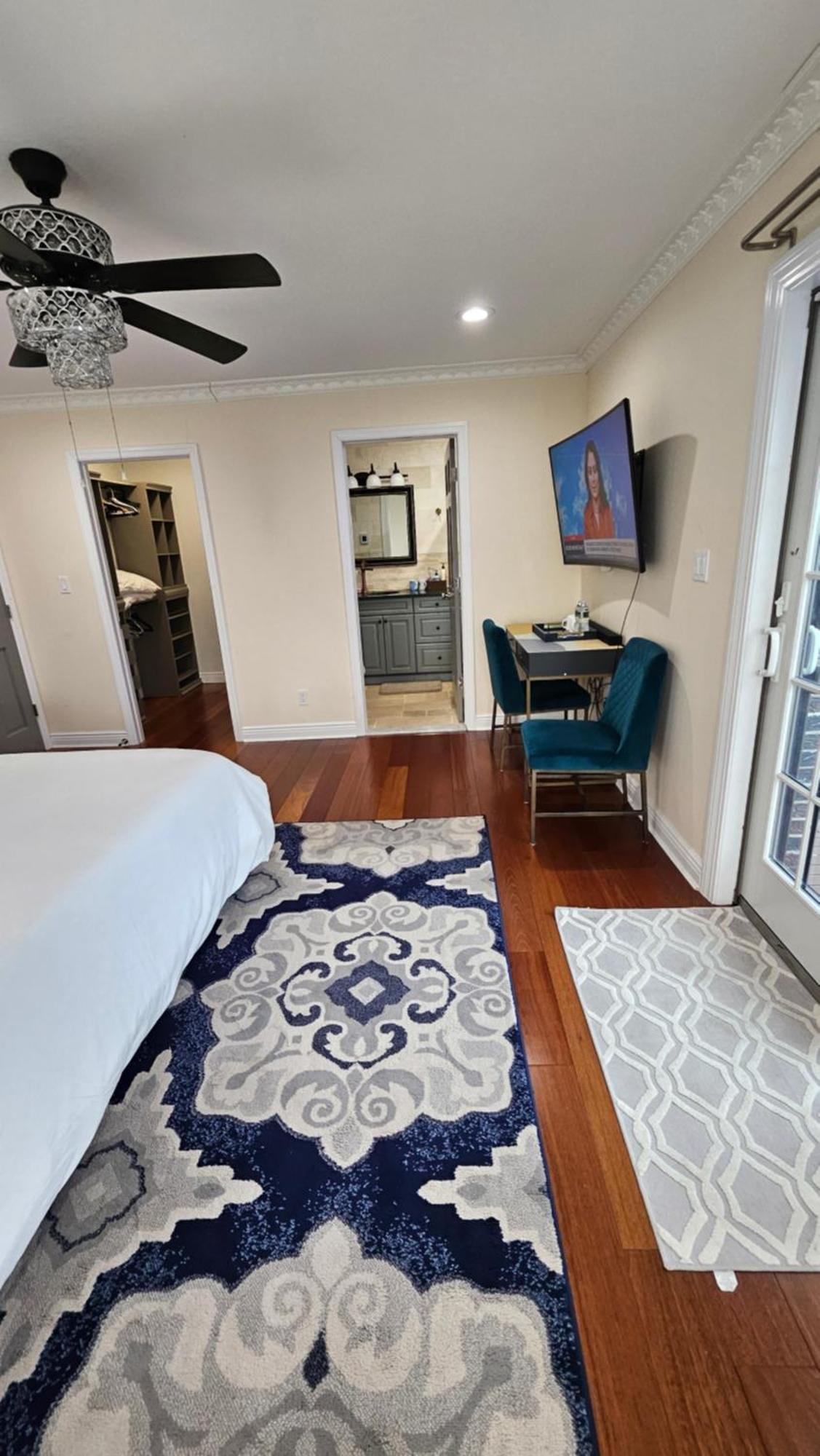 Luxury Hotel-style In Queens, *