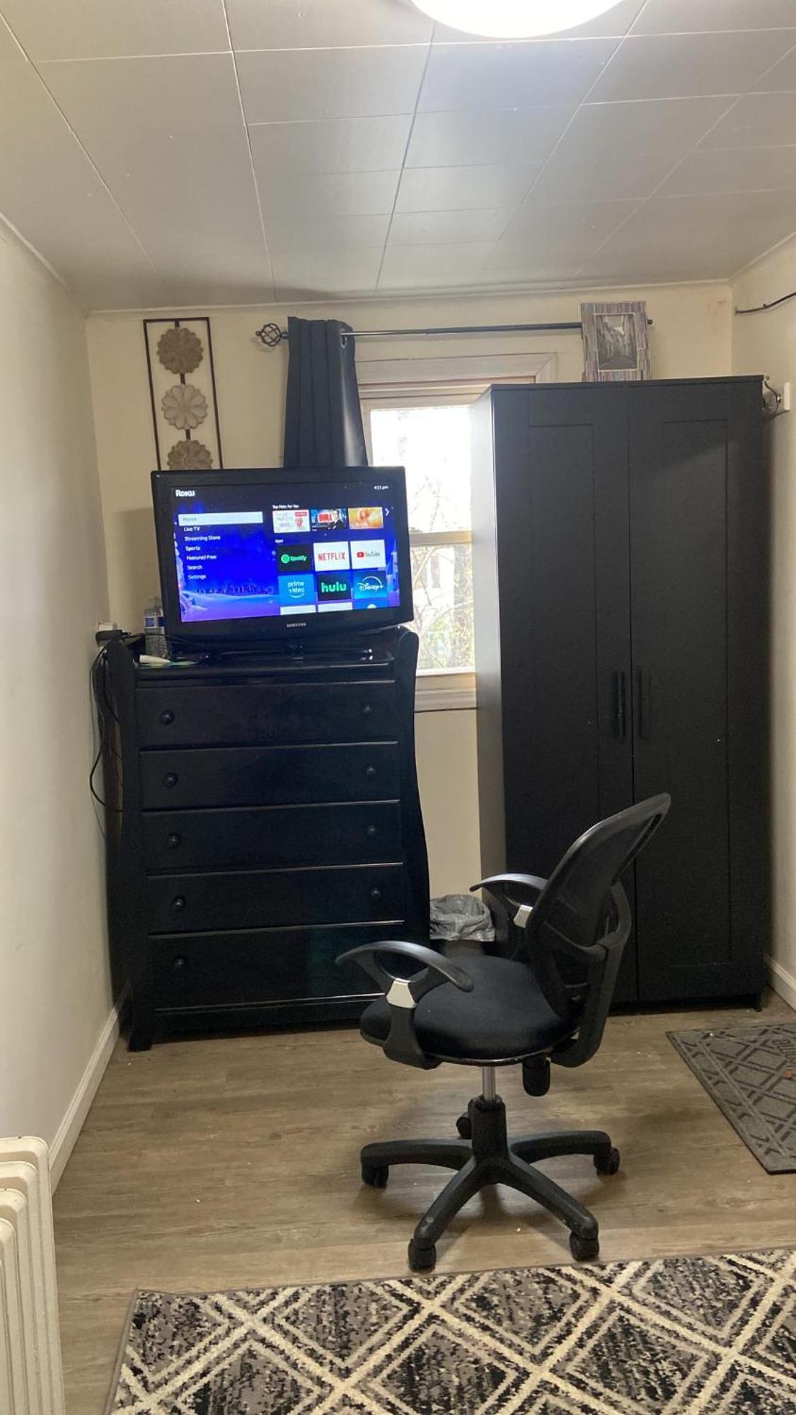 Homestay Cozzy With Private Entrance And Drive Way New York