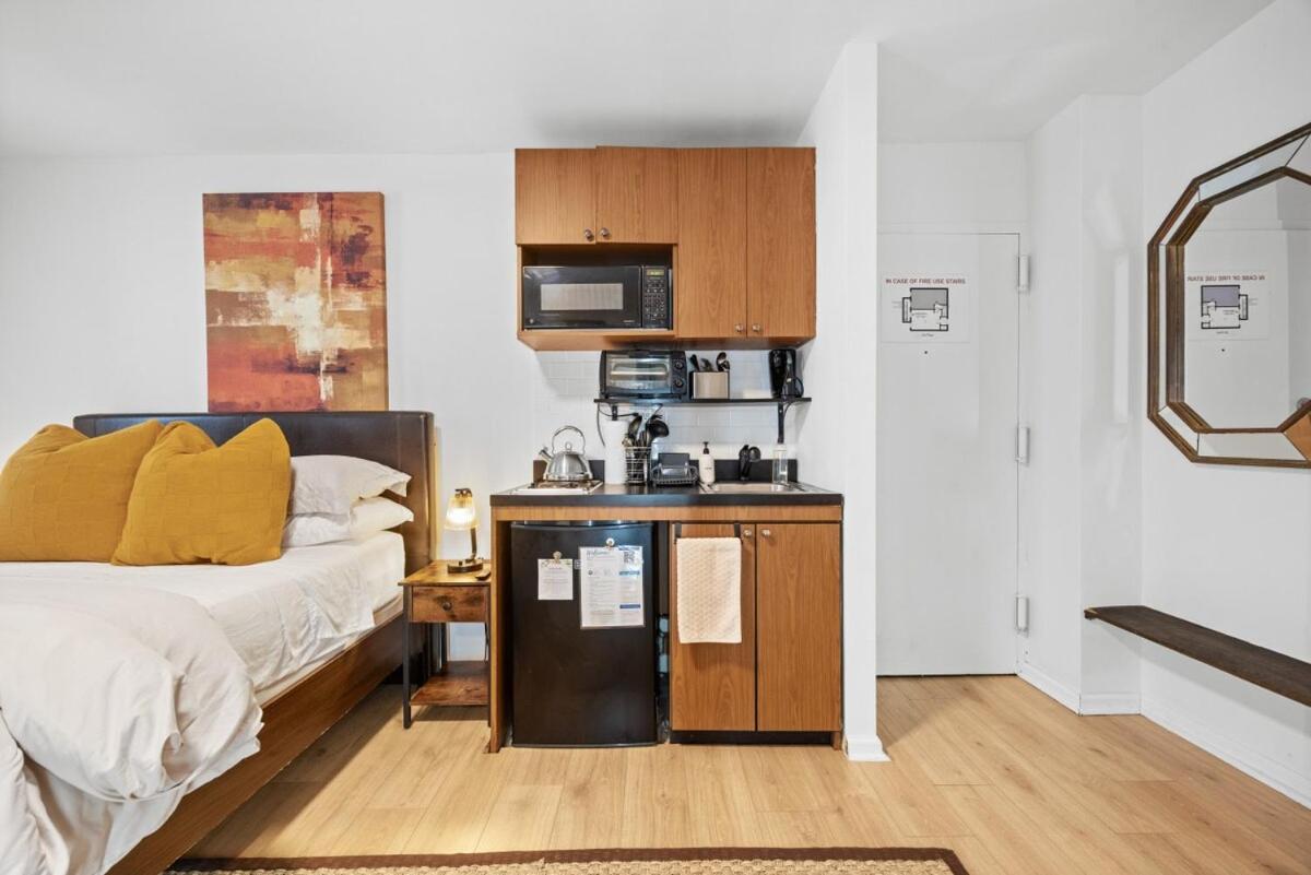 Great Location In Times Square Near Subway Appartement
