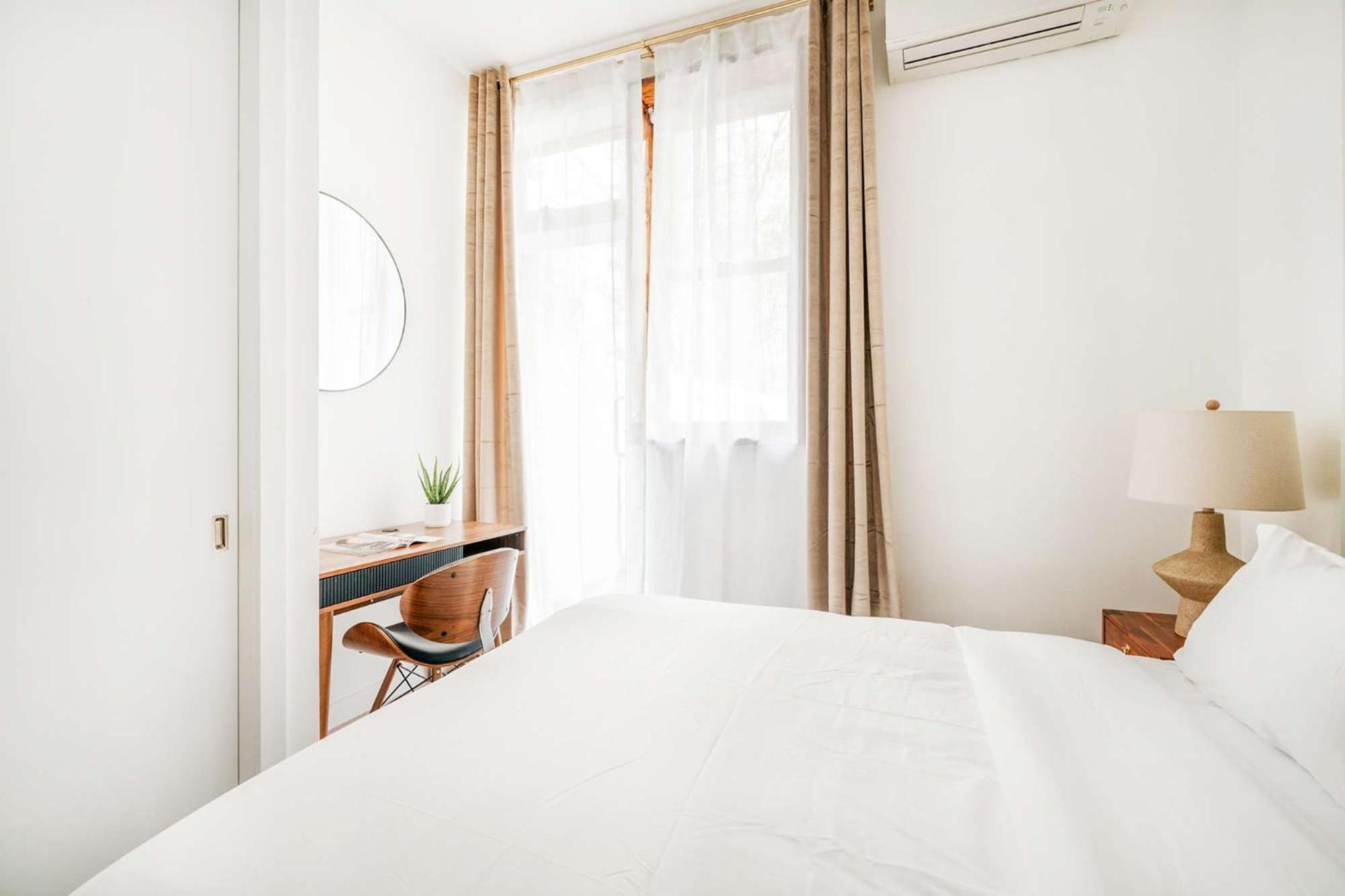 Apartment 319-b Sleek Modern 1br W Outdoor Space Union Square Wd In Unit