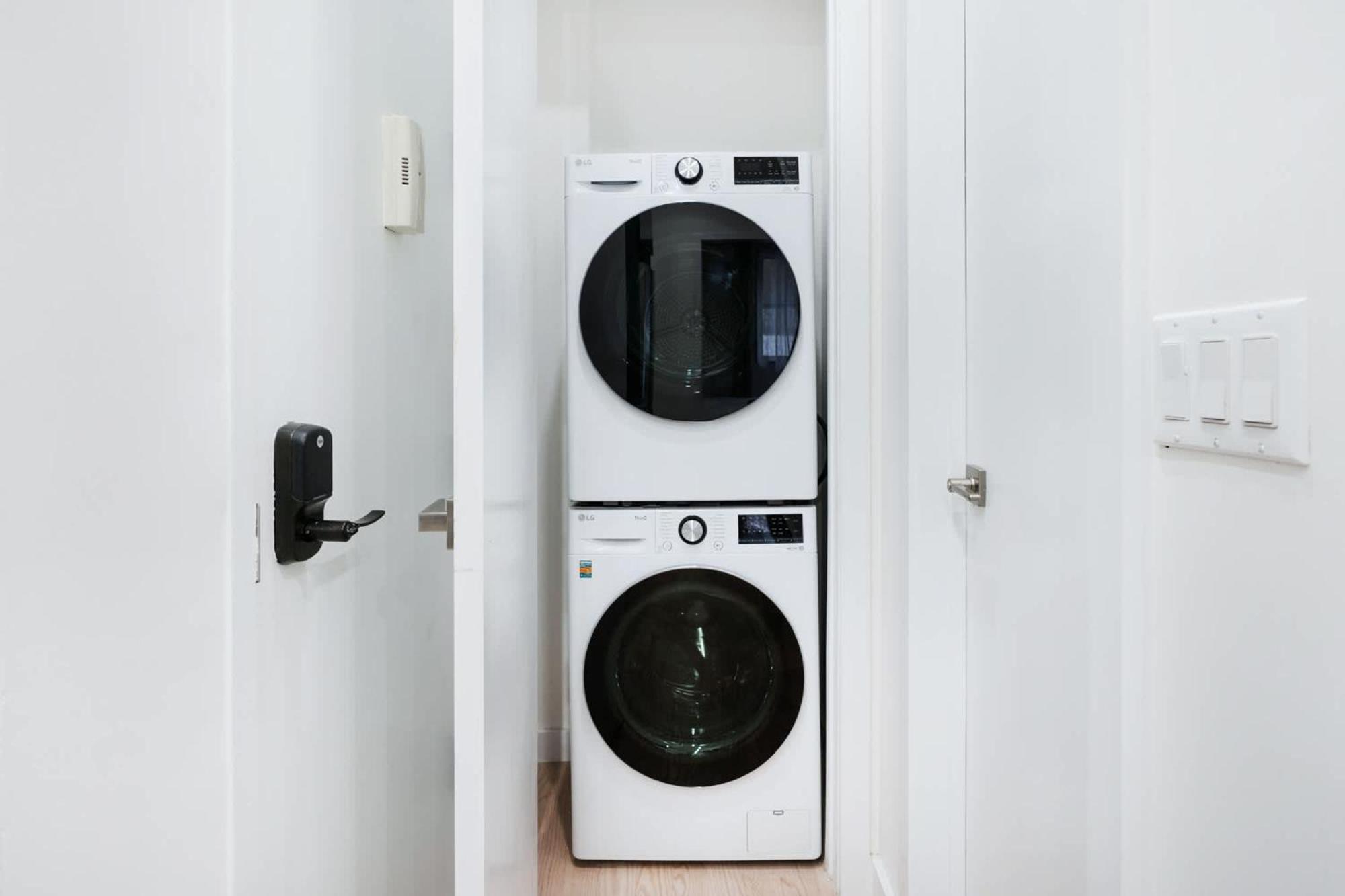 319-b Sleek Modern 1br W Outdoor Space Union Square Wd In Unit Apartment