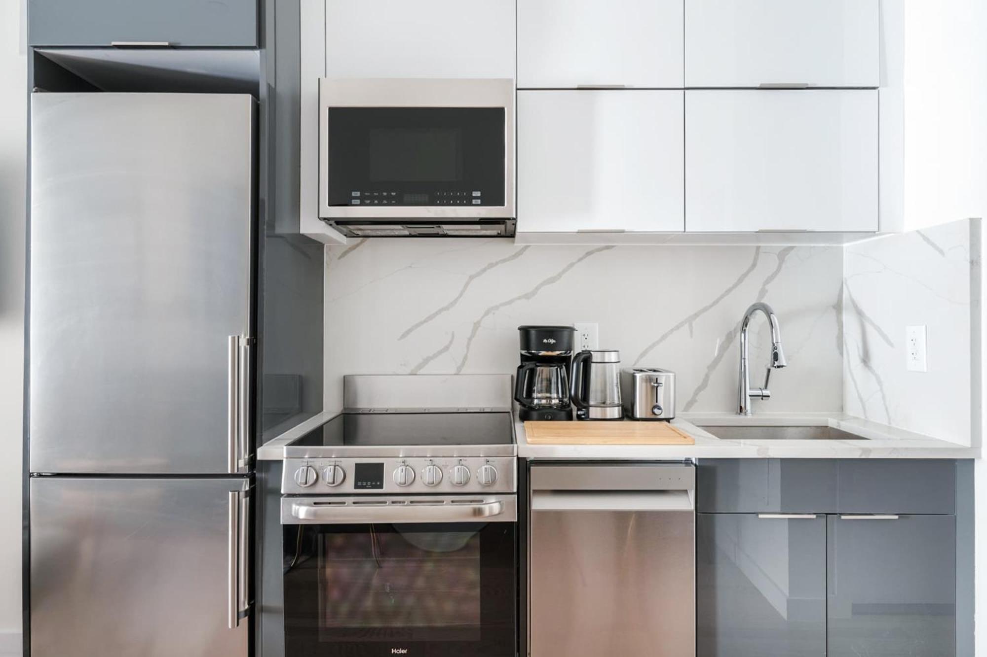 319-b Sleek Modern 1br W Outdoor Space Union Square Wd In Unit Apartment New York