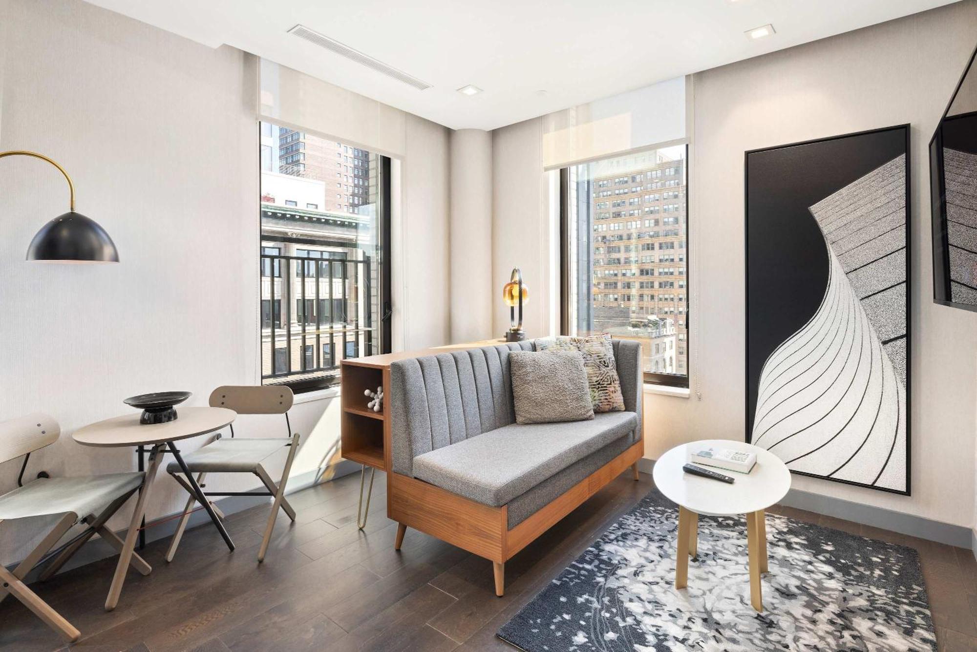 The Vibe On 5th Xiii Vibe 8762 *