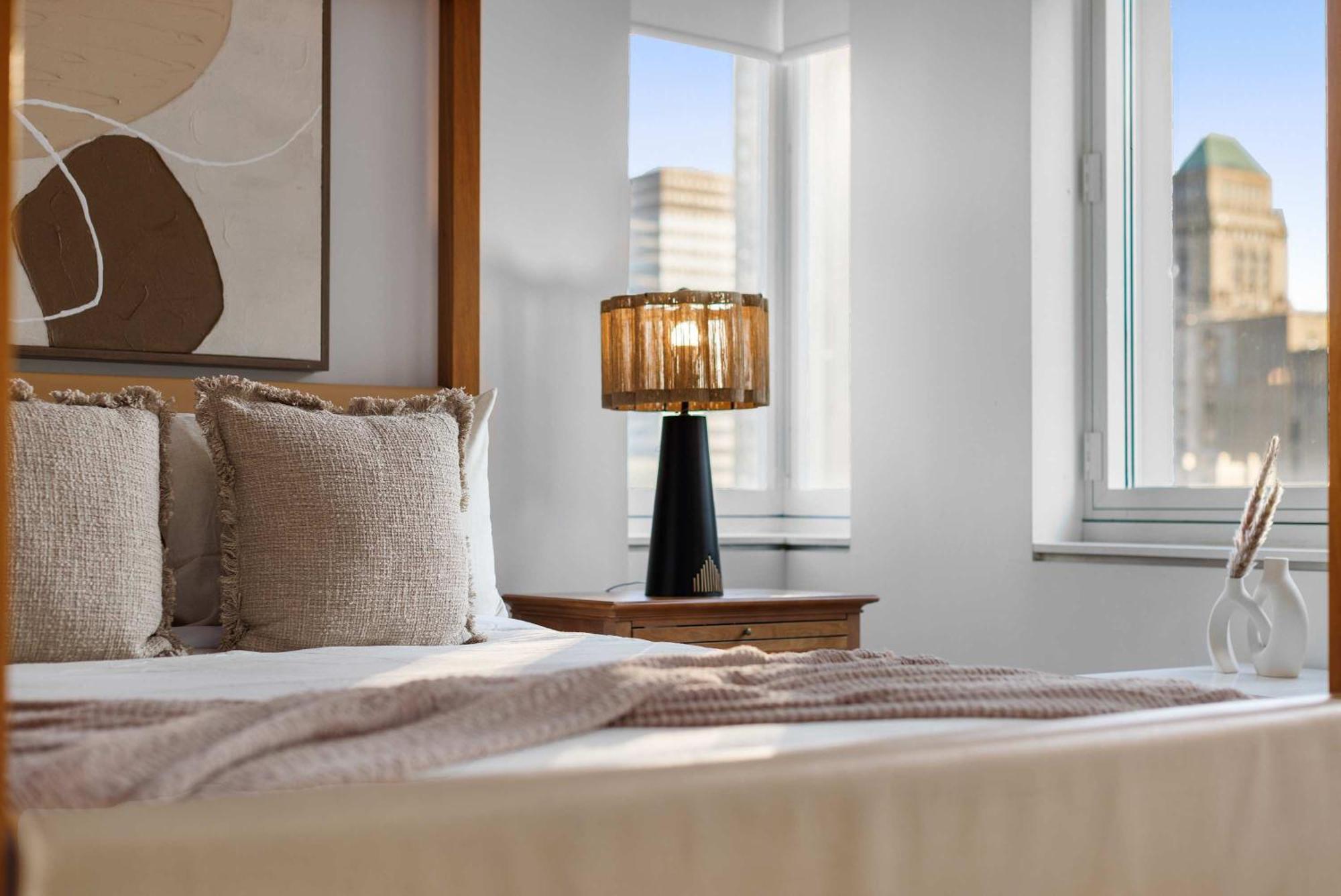 Apartment Lavish Two-story Retreat In The Heart Of Manhattan