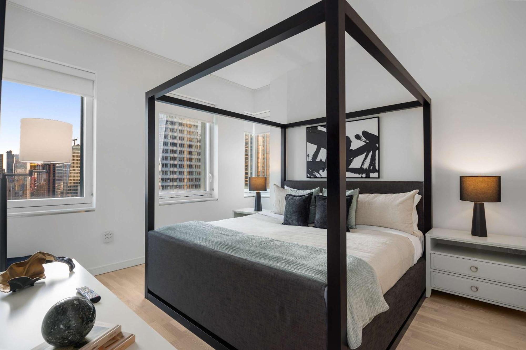 Lavish Two-story Retreat In The Heart Of Manhattan Apartment
