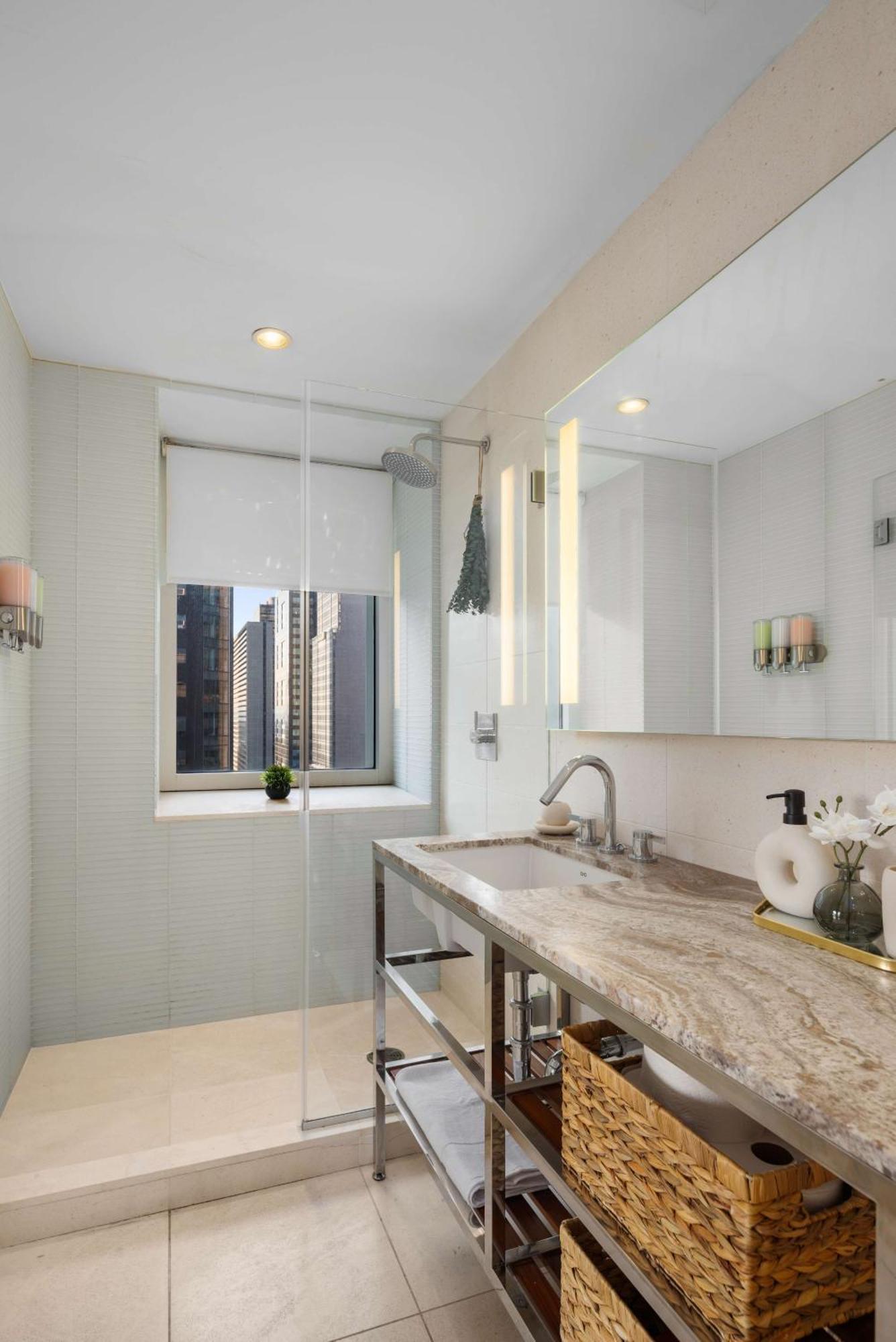 Lavish Two-story Retreat In The Heart Of Manhattan Apartment