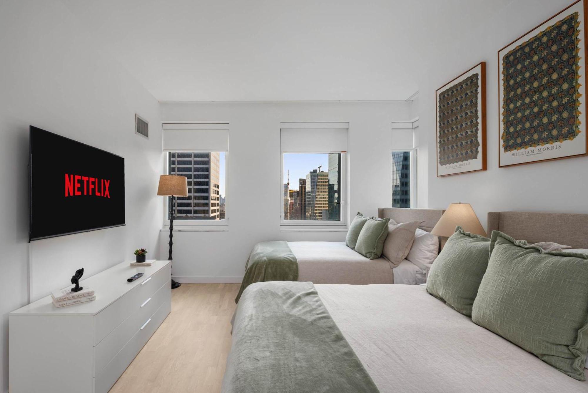 Apartment Lavish Two-story Retreat In The Heart Of Manhattan