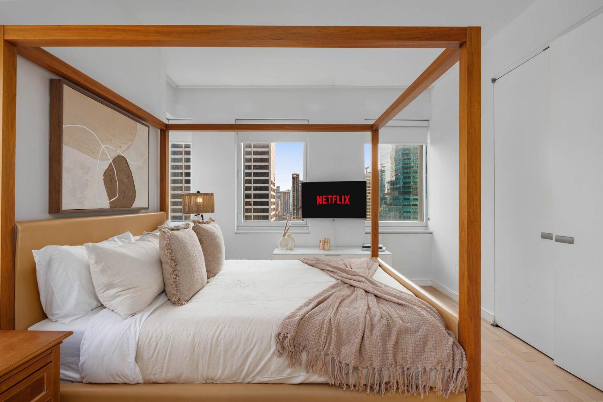 Lavish Two-story Retreat In The Heart Of Manhattan Apartment New York