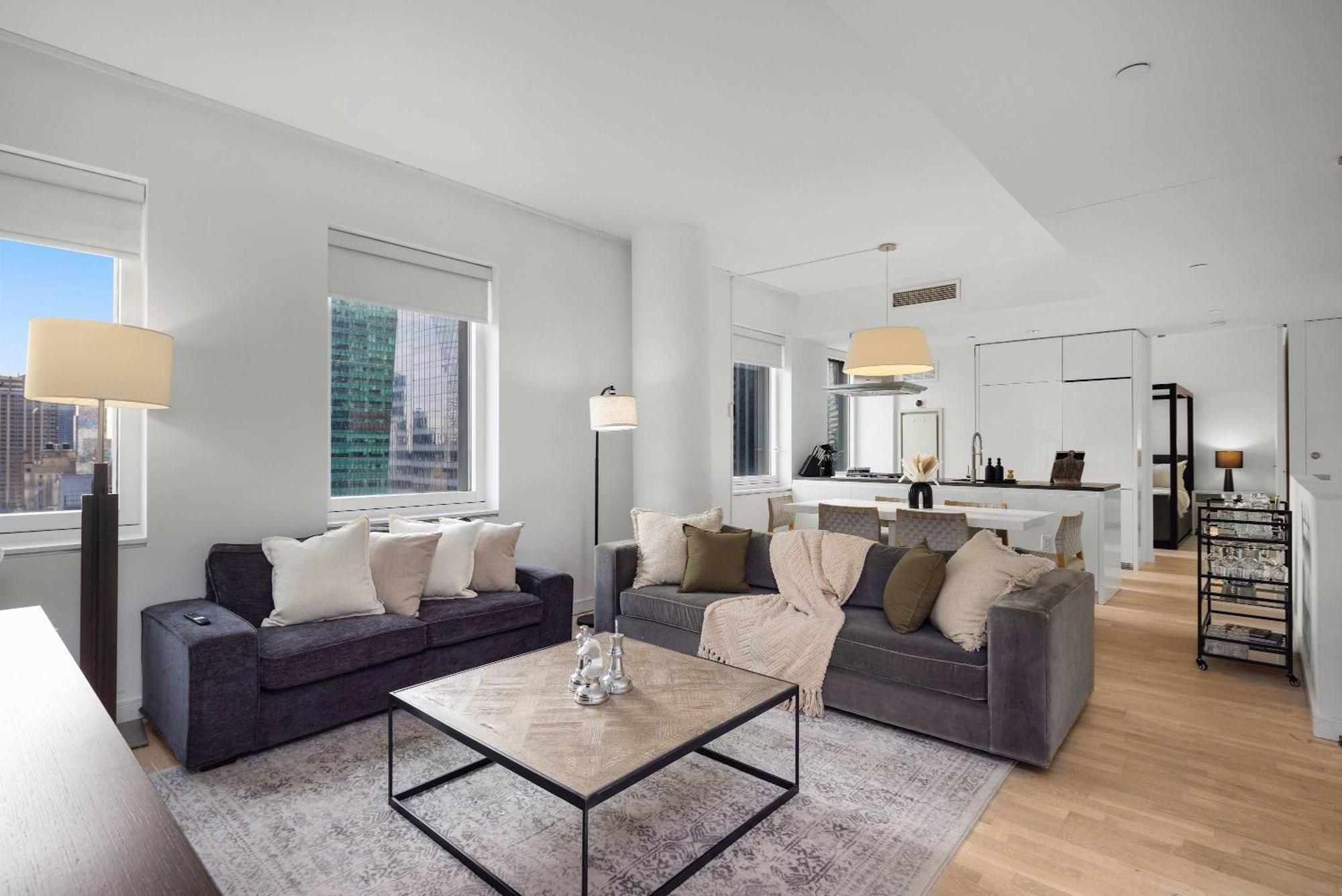 Apartment Lavish Two-story Retreat In The Heart Of Manhattan *
