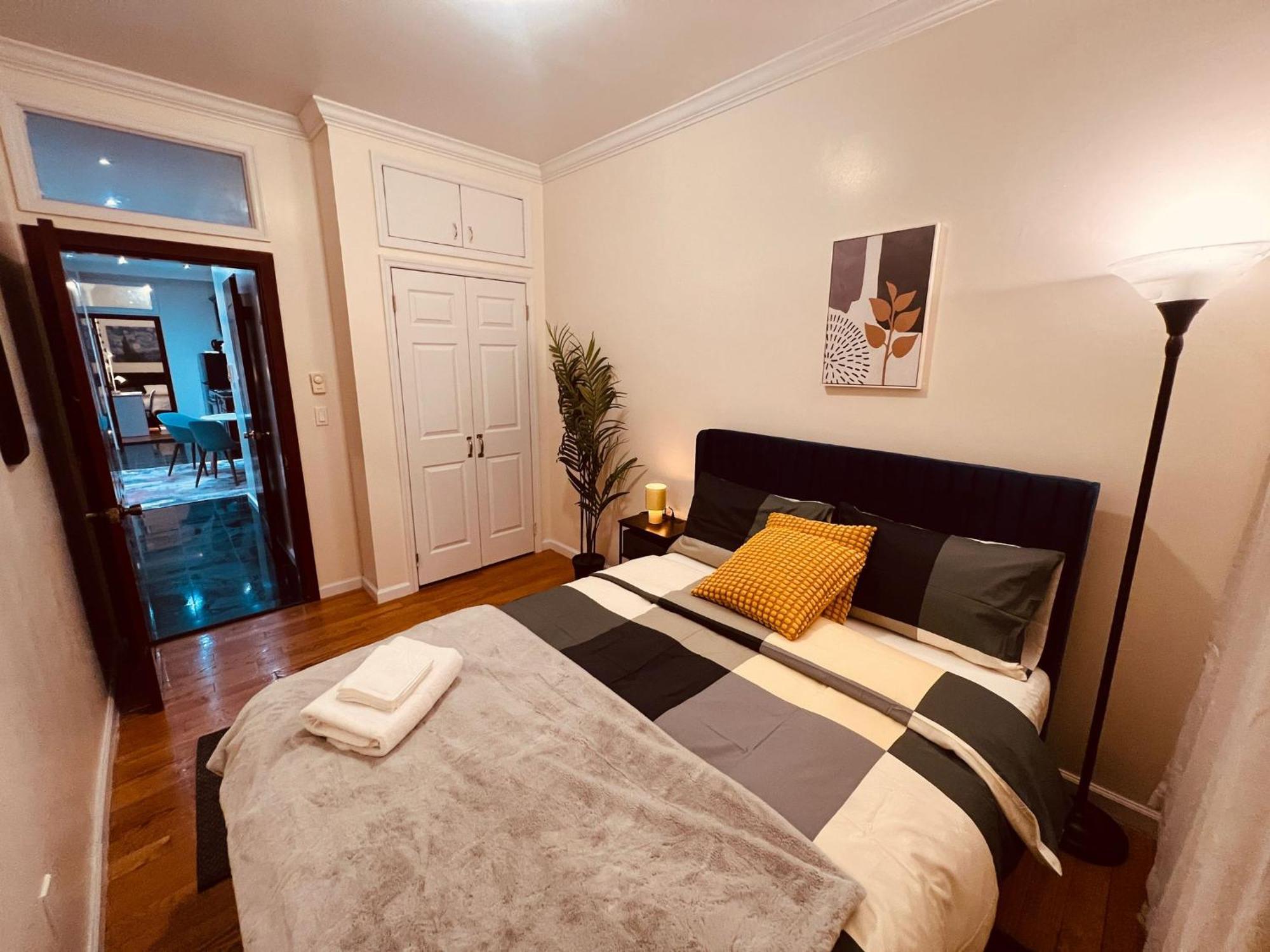 2 Bedroom Cozy In Manhattan Valley Apartment *