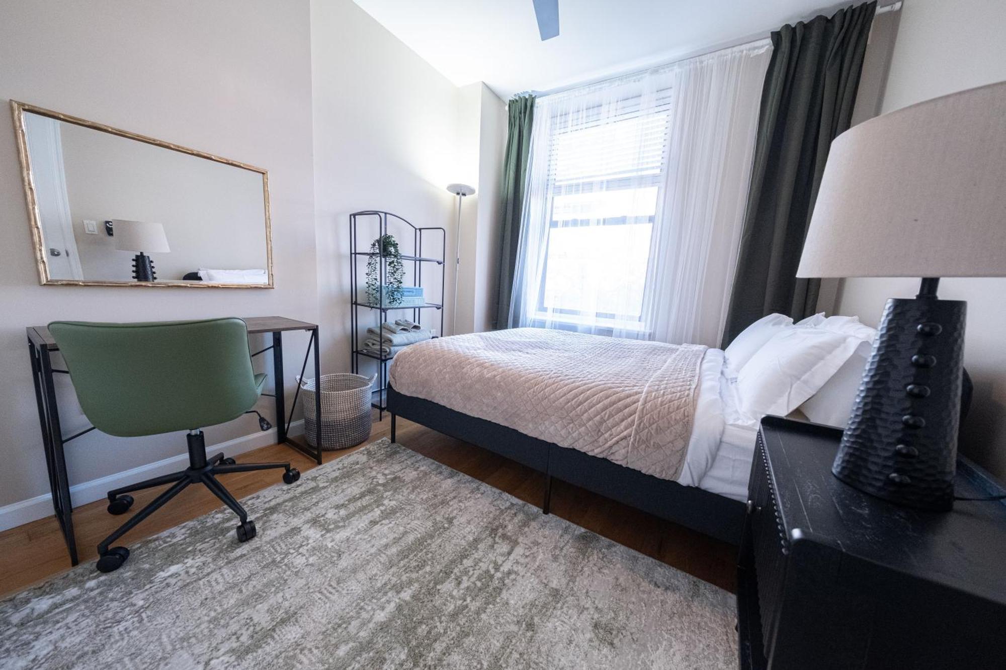 Apartment 3br Two Blocks To Park Elevator, Laundry, Virtual Doorman New York