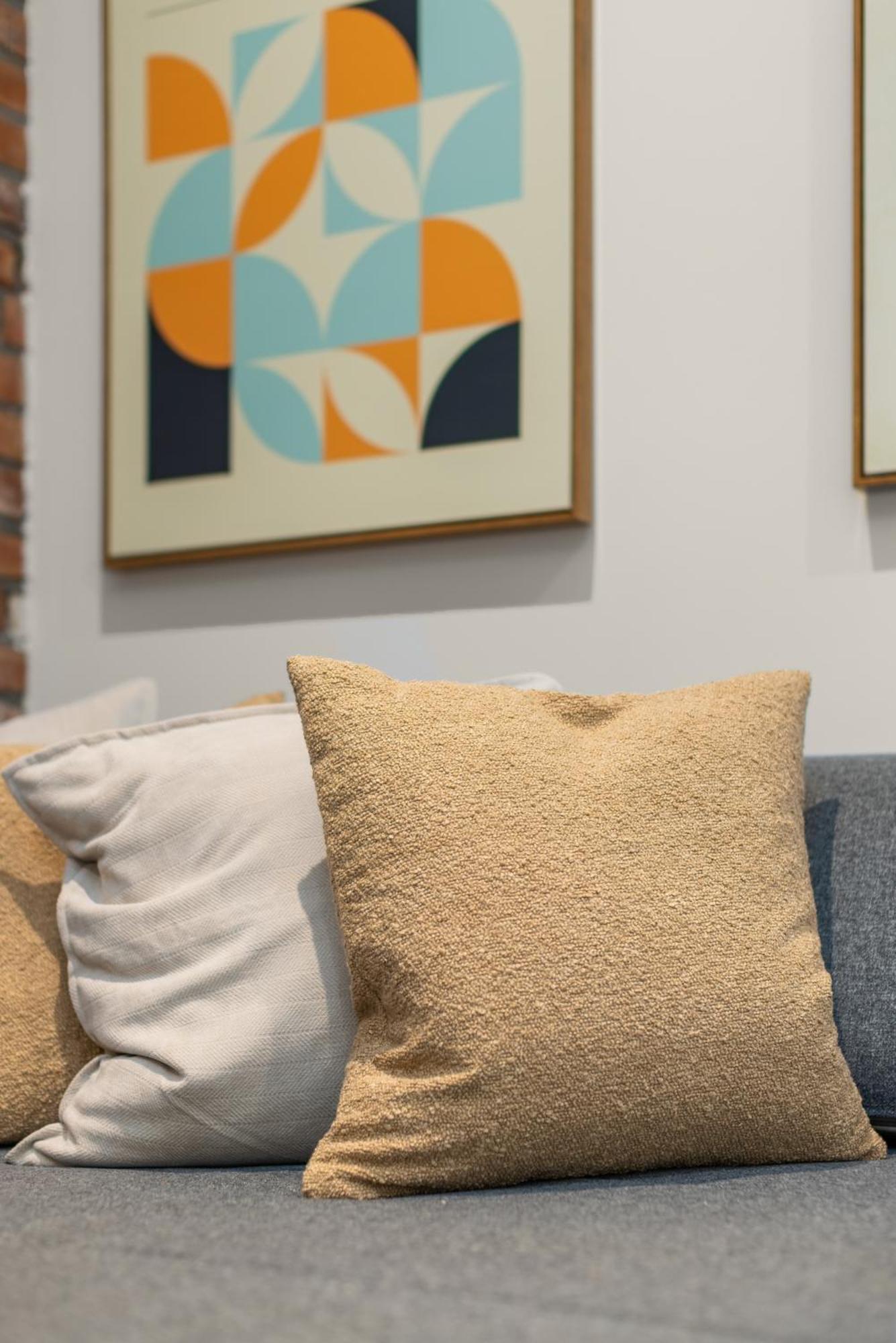 Rustic Nyc In Trendy Hudson Yard Apartment