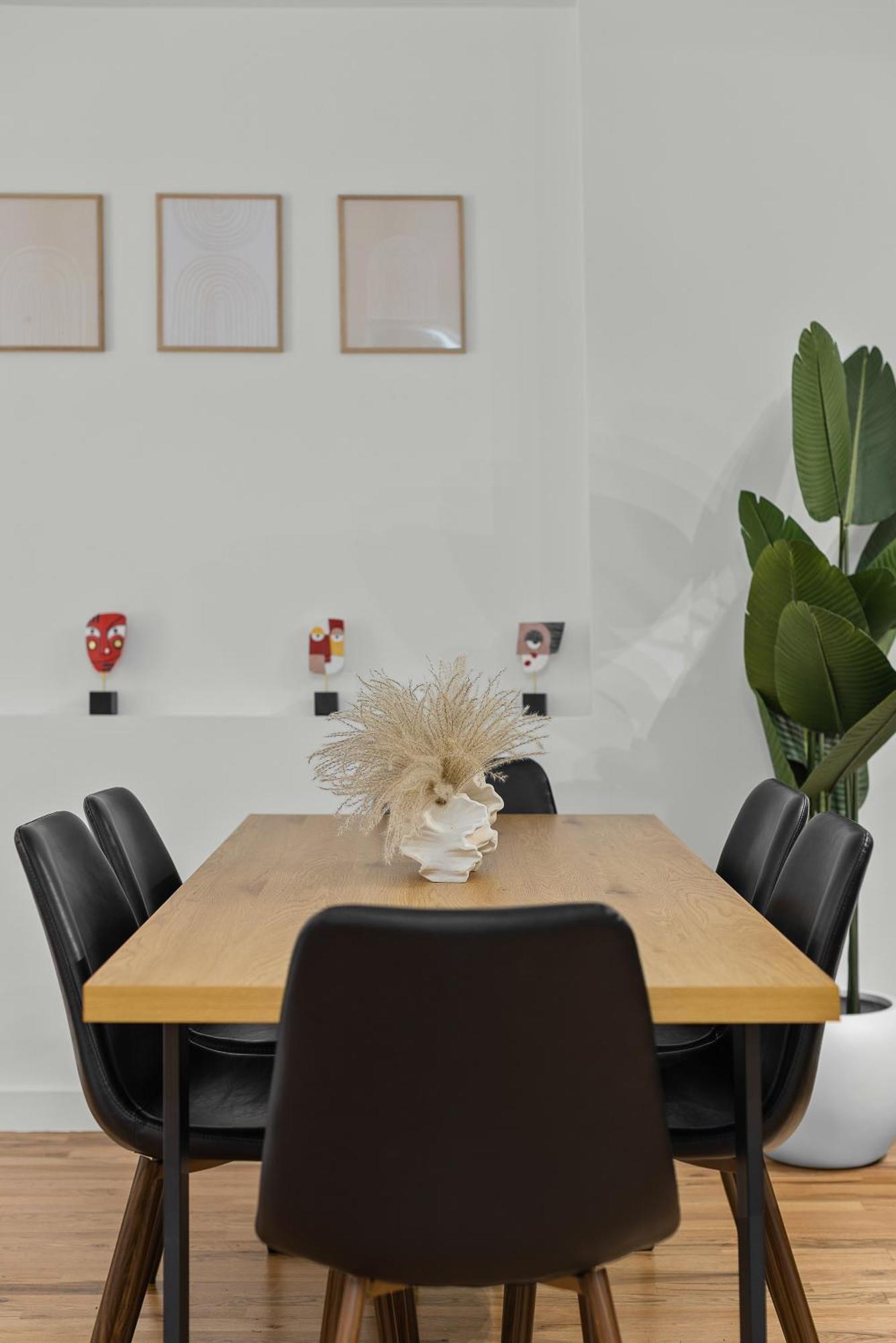 Apartment Modern 2br Steps From New York's Iconic Broadway New York