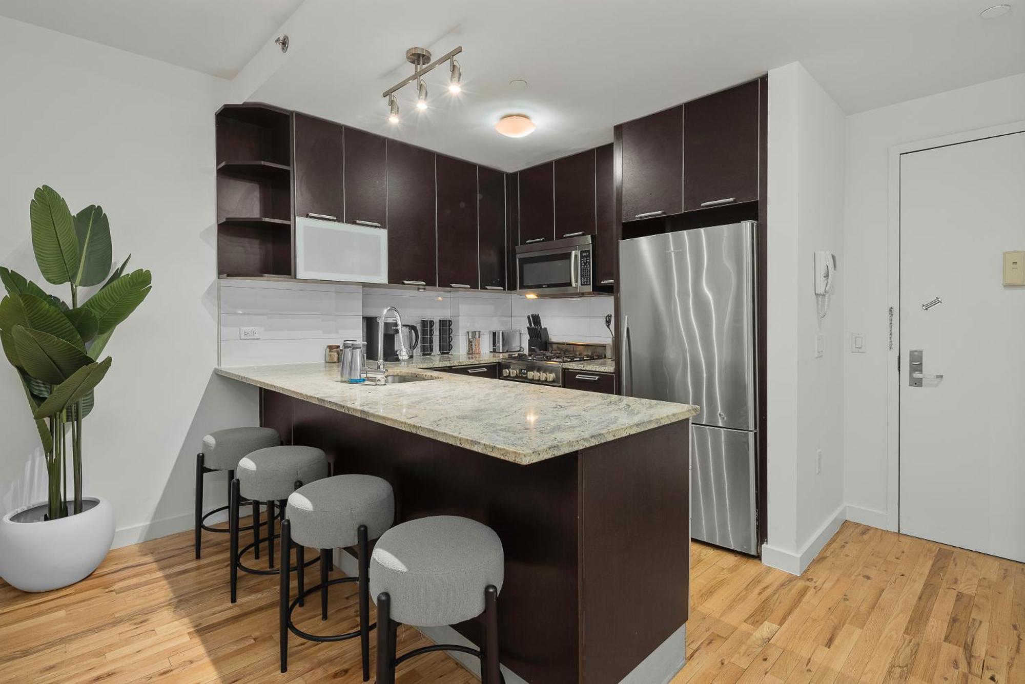 Modern 2br Steps From New York's Iconic Broadway *