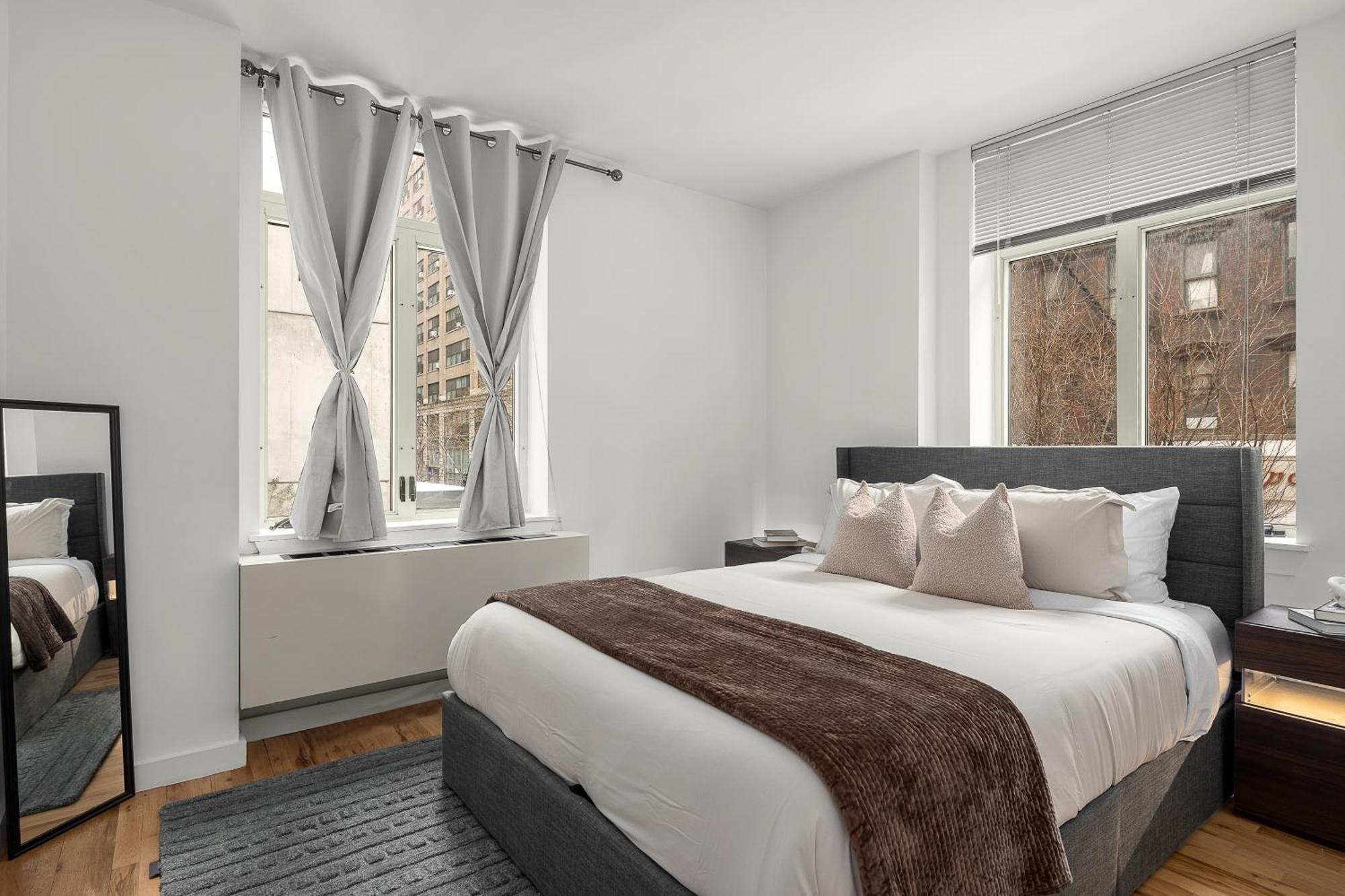 Modern 2br Steps From New York's Iconic Broadway