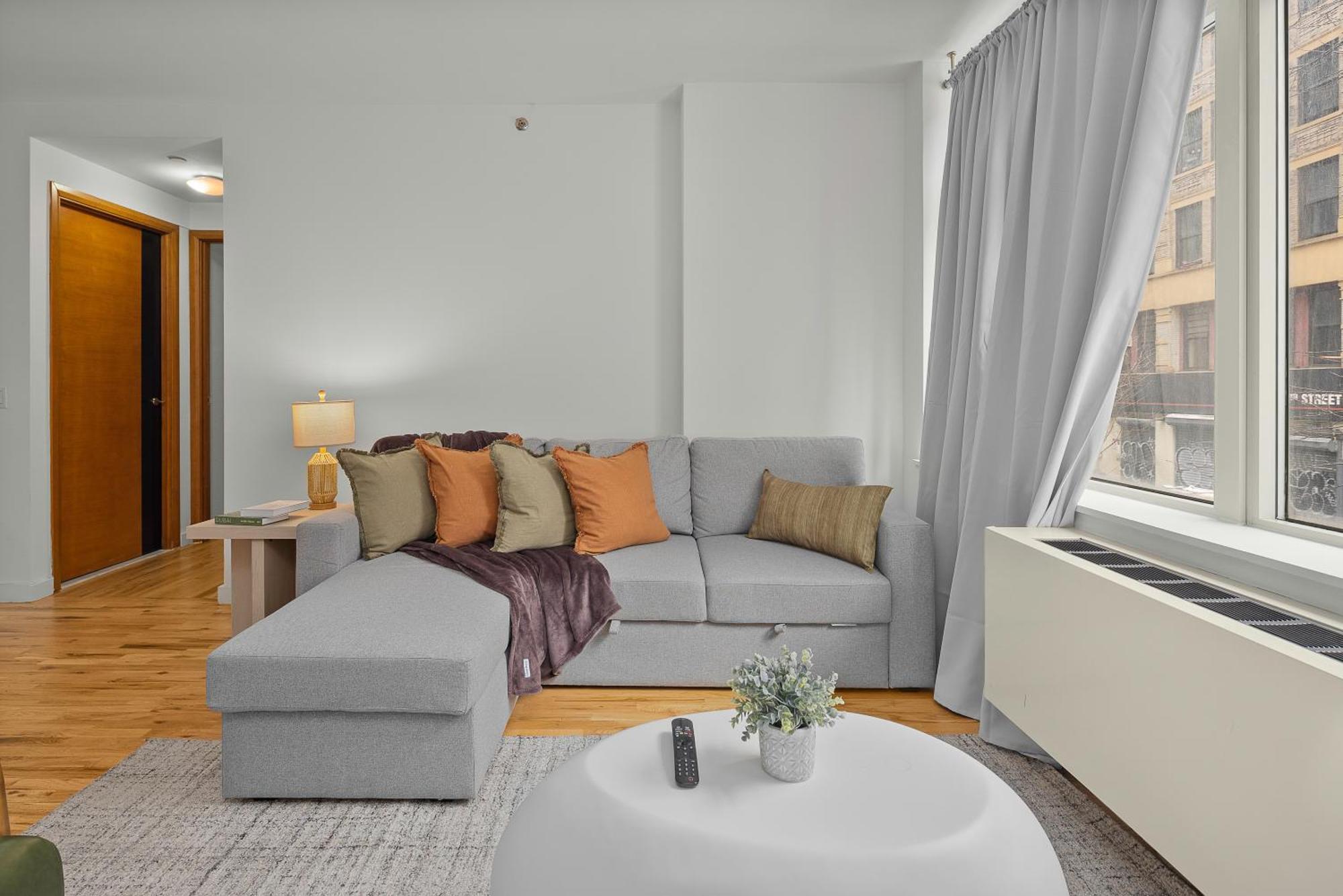 Modern 2br Steps From New York's Iconic Broadway *