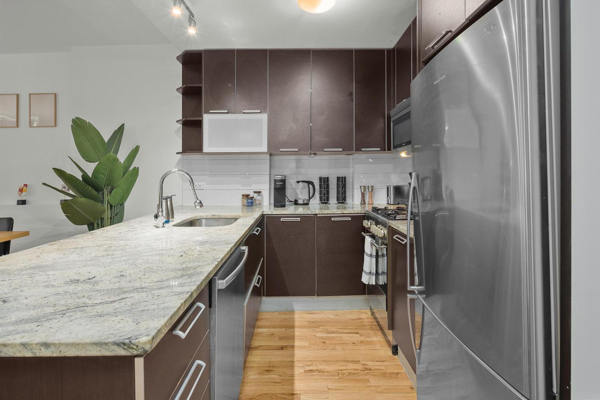 Apartment Modern 2br Steps From New York's Iconic Broadway *