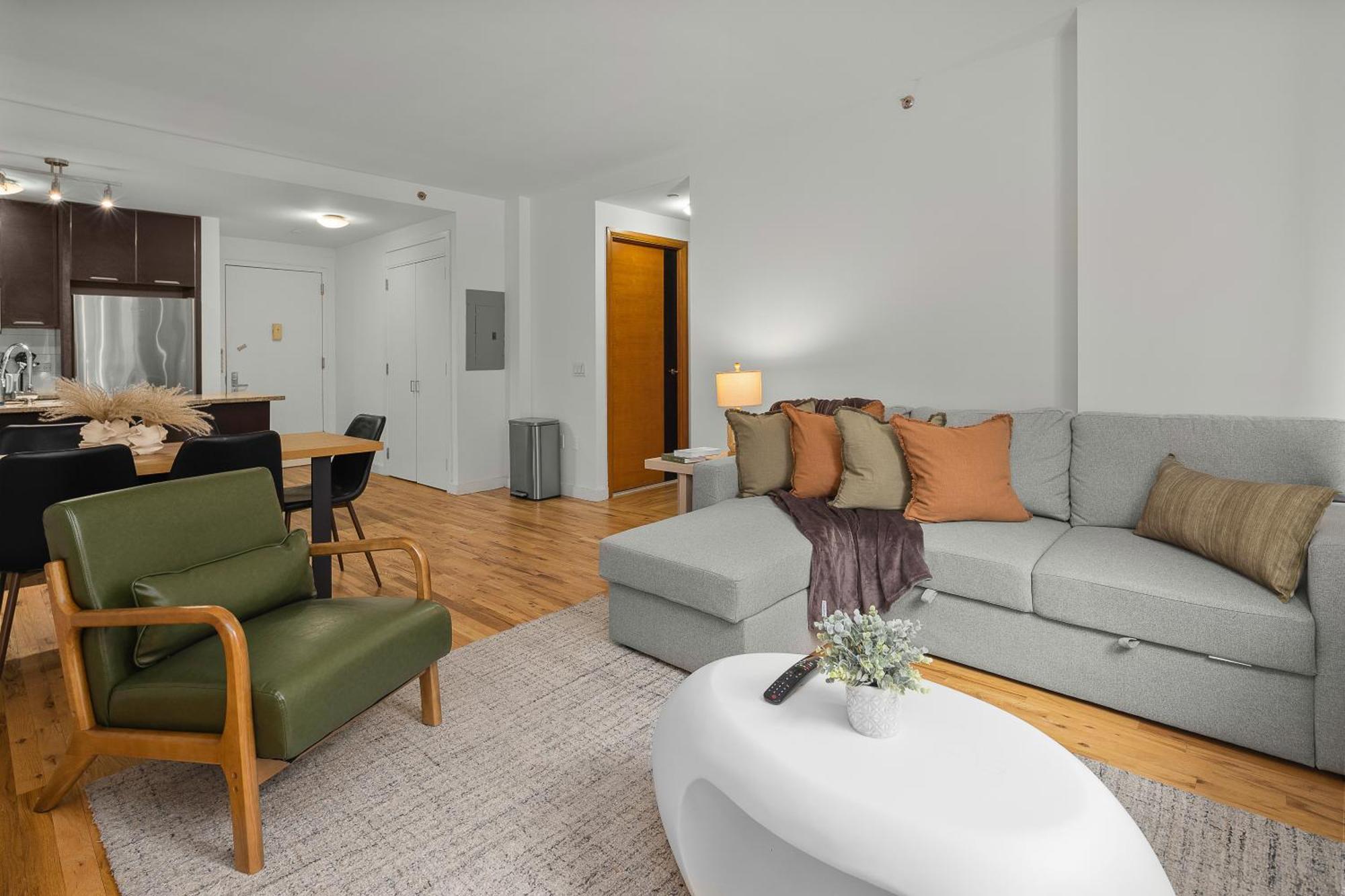 Modern 2br Steps From New York's Iconic Broadway *