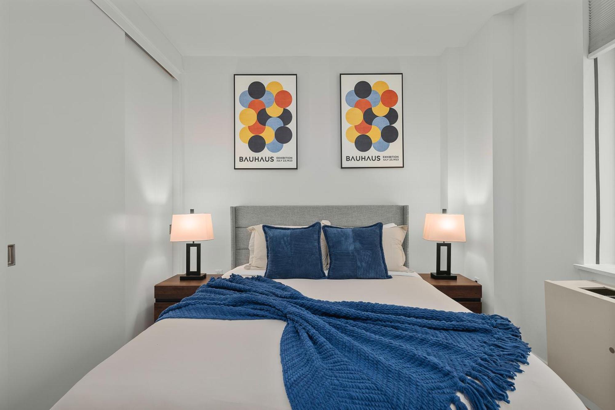 Modern 2br Steps From New York's Iconic Broadway