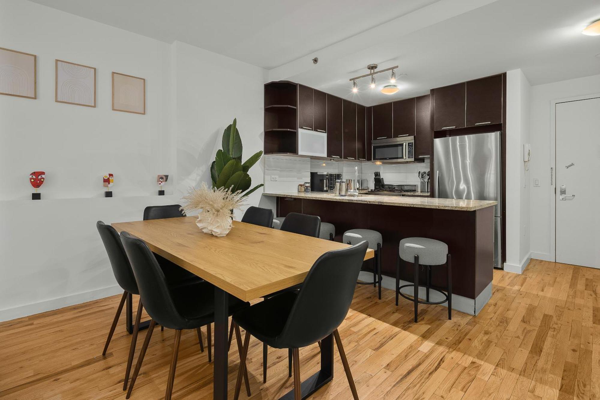 Modern 2br Steps From New York's Iconic Broadway Apartment