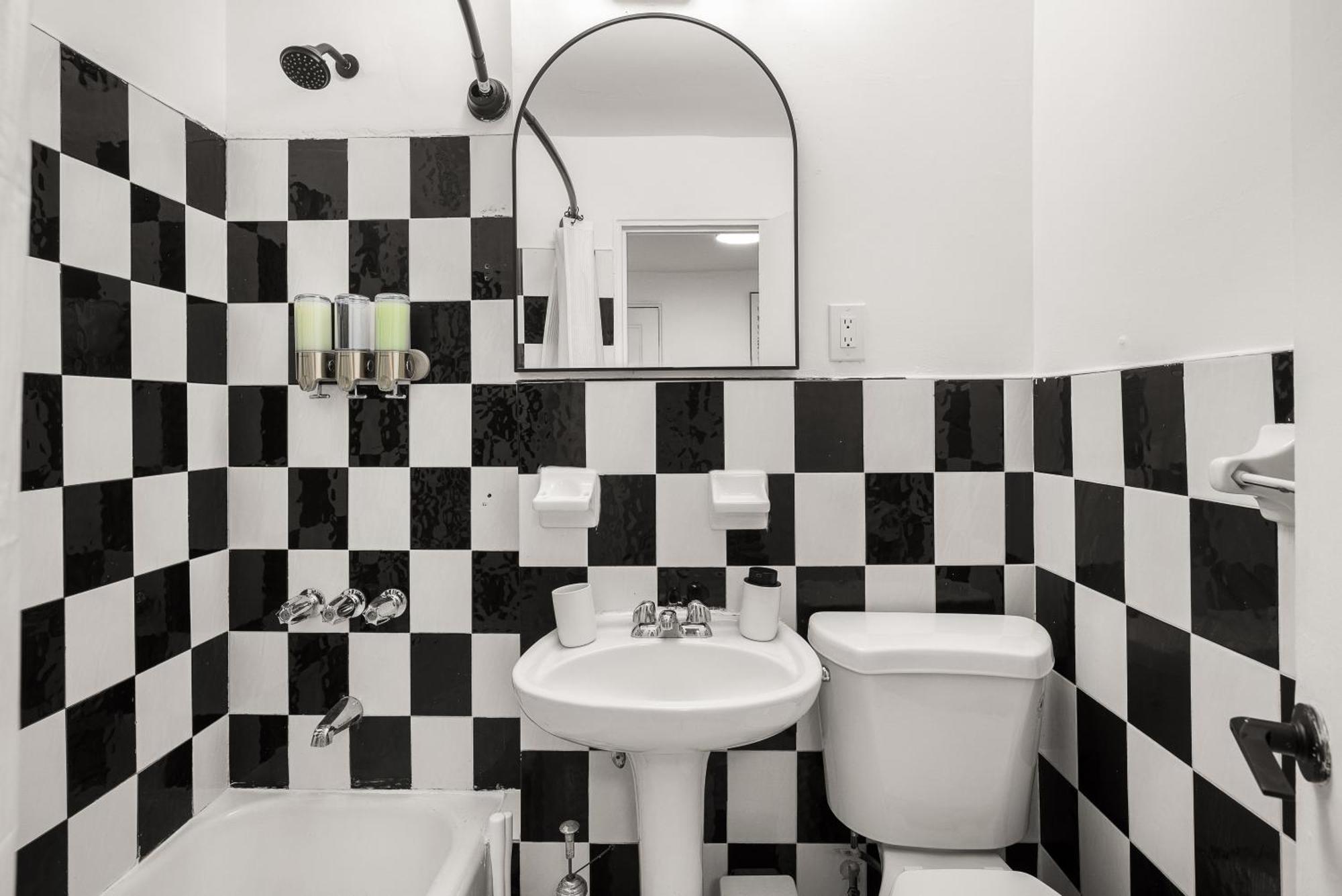 East Village Manhattan 3br For Life Apartment *