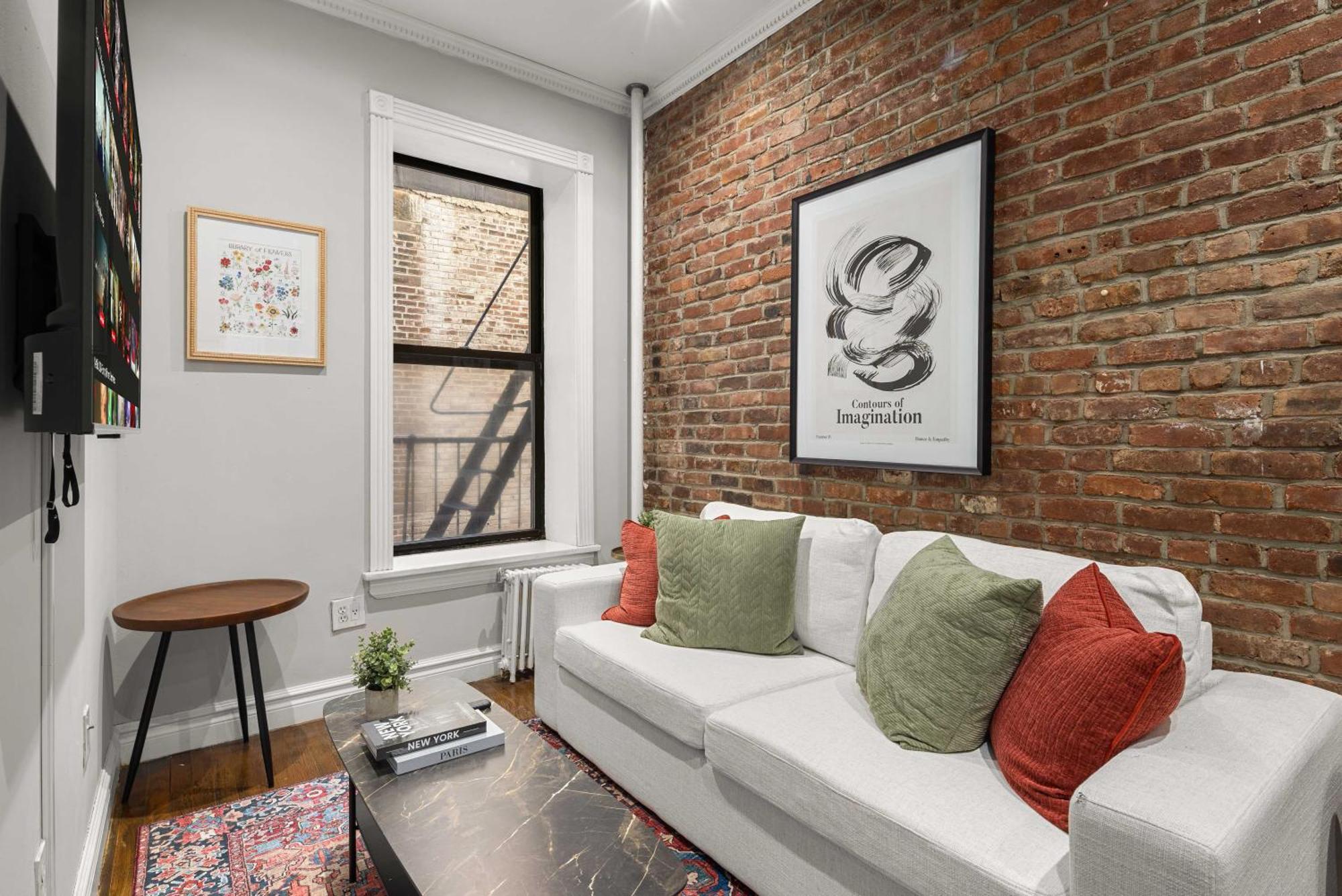 Stylish Escape Modern 2br On Street * New York