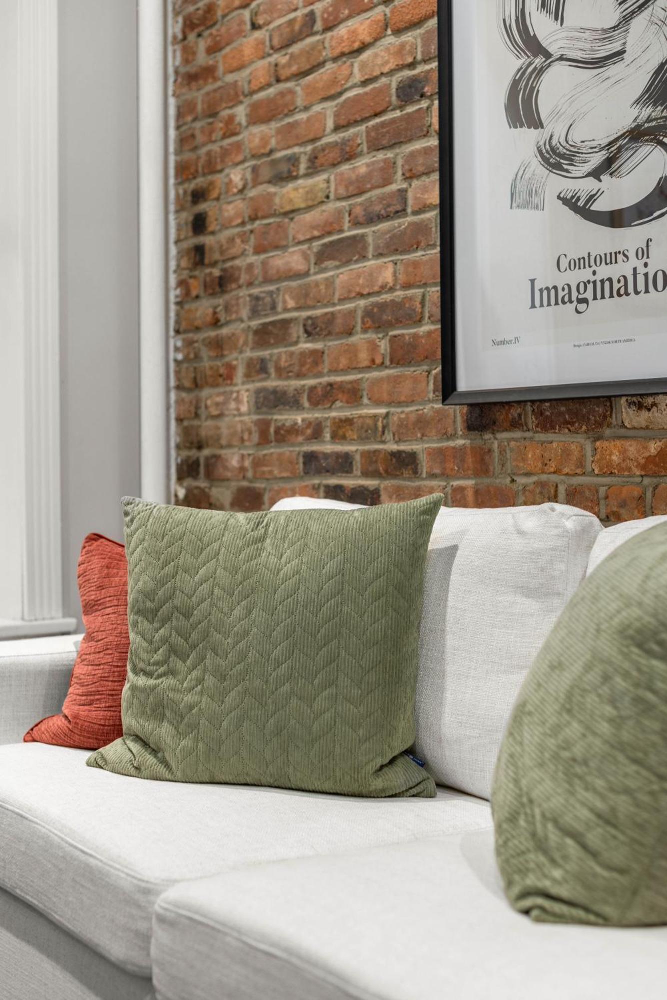 Stylish Escape Modern 2br On Street Apartment