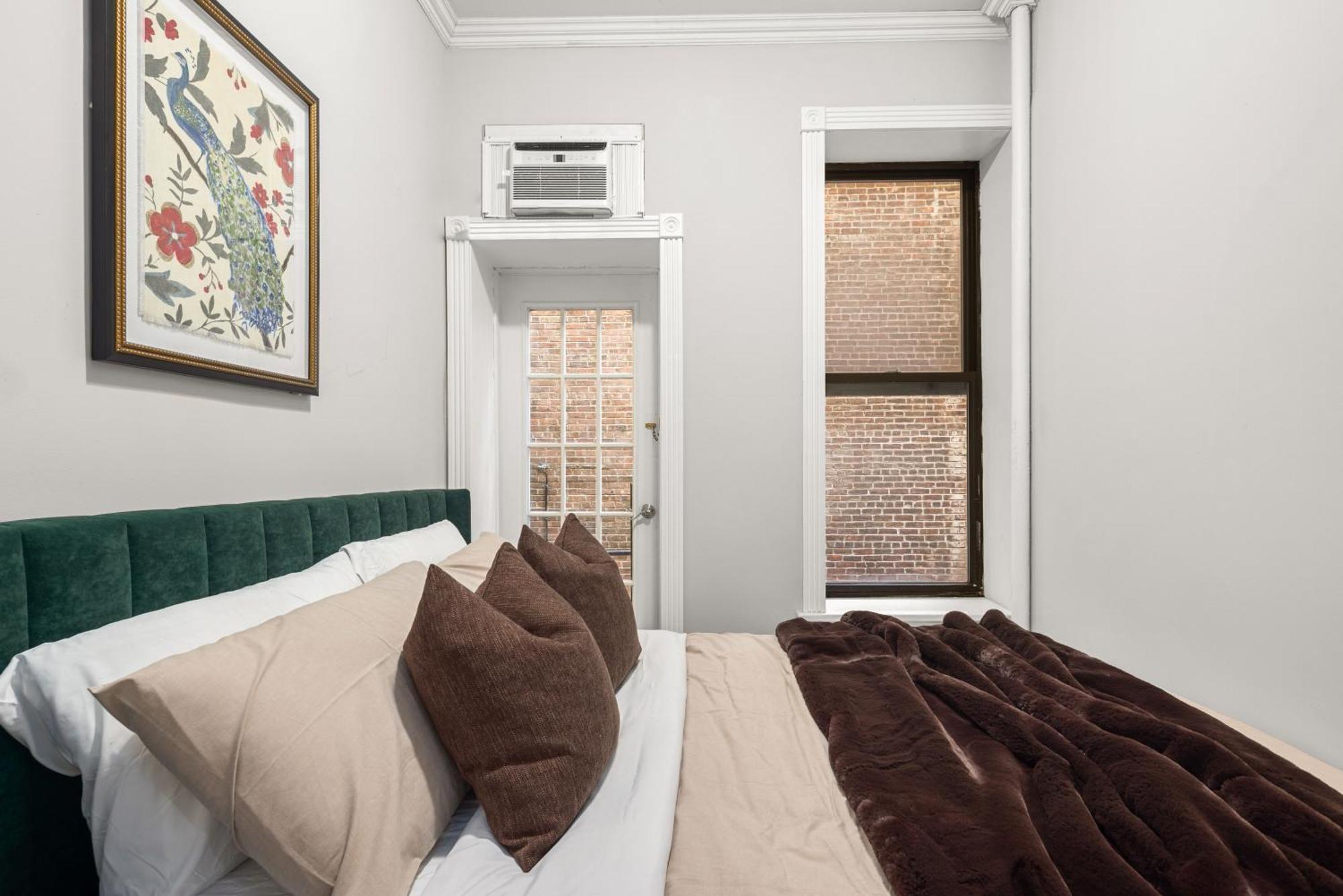 Stylish Escape Modern 2br On Street * New York