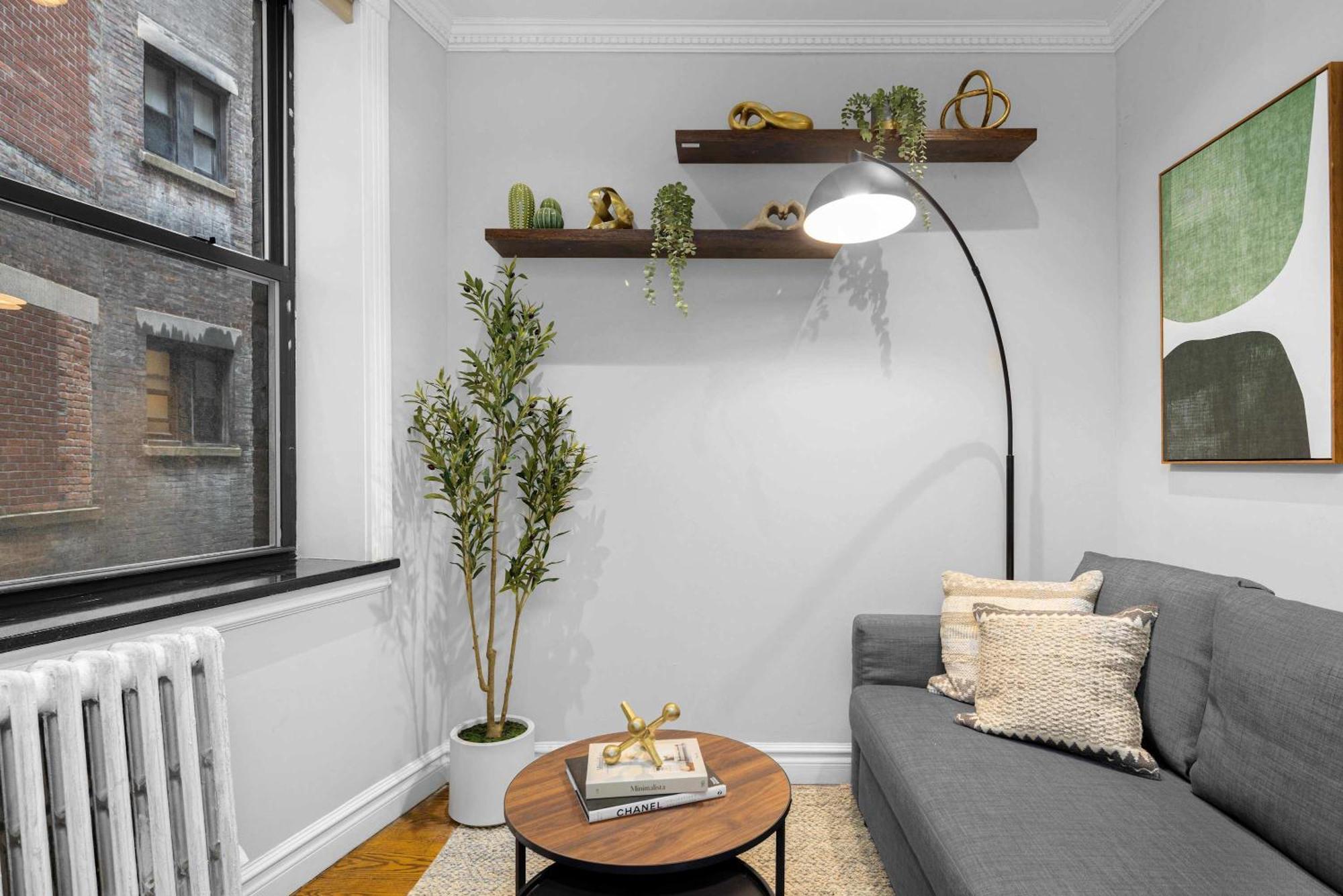 Modern Manhattan In Prime Spot