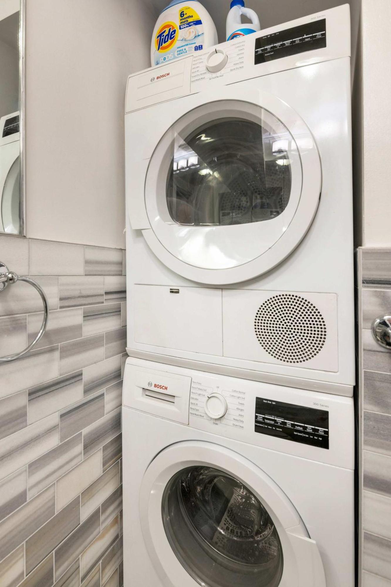 Sophisticated In Vibrant Manhattan Apartment