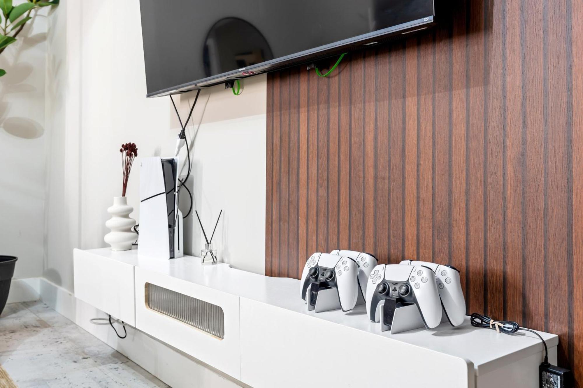 Mid-century 5br And 5 Baths W Ps5 & Laundry Appartement