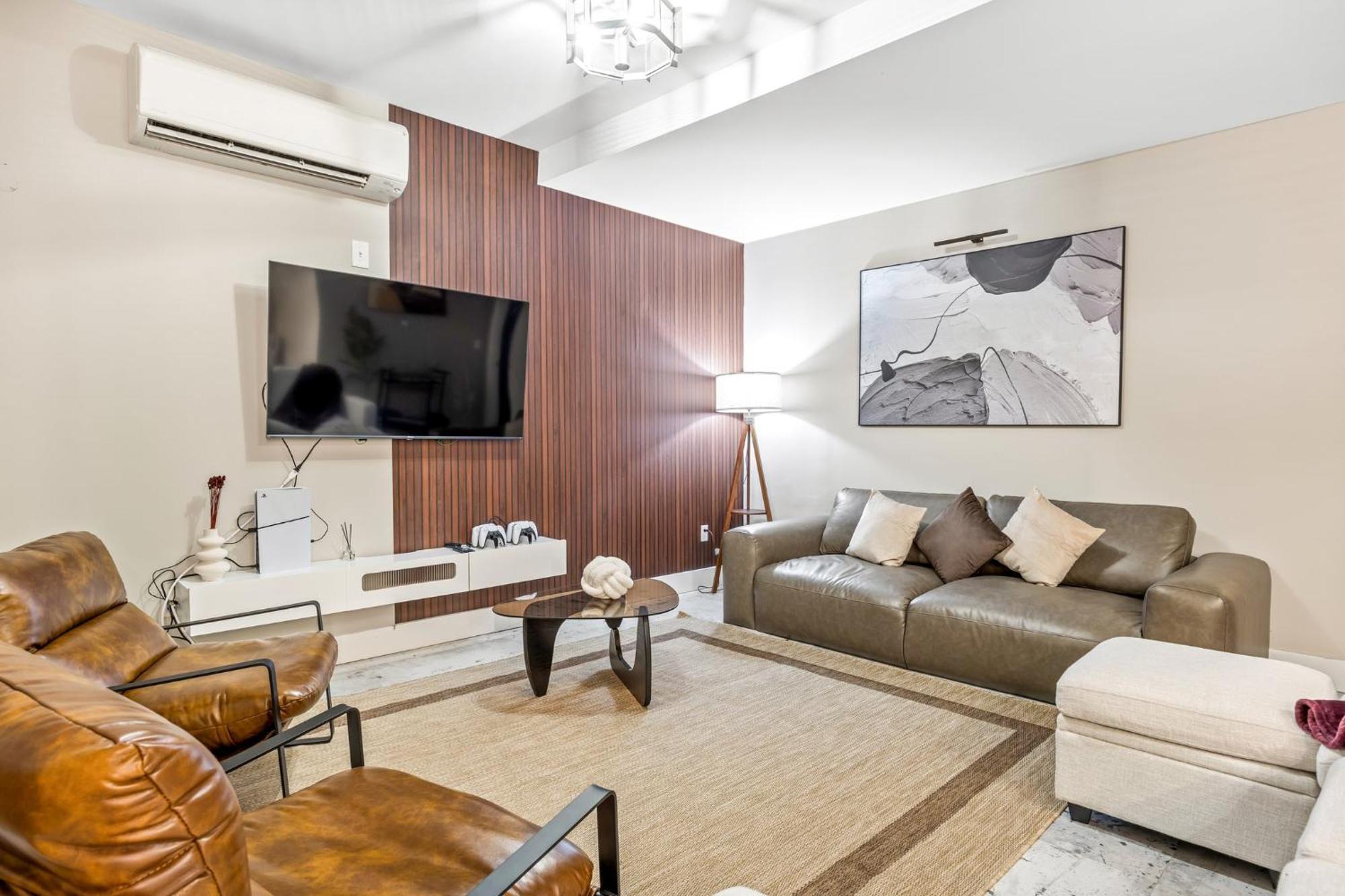 Mid-century 5br And 5 Baths W Ps5 & Laundry Apartment *