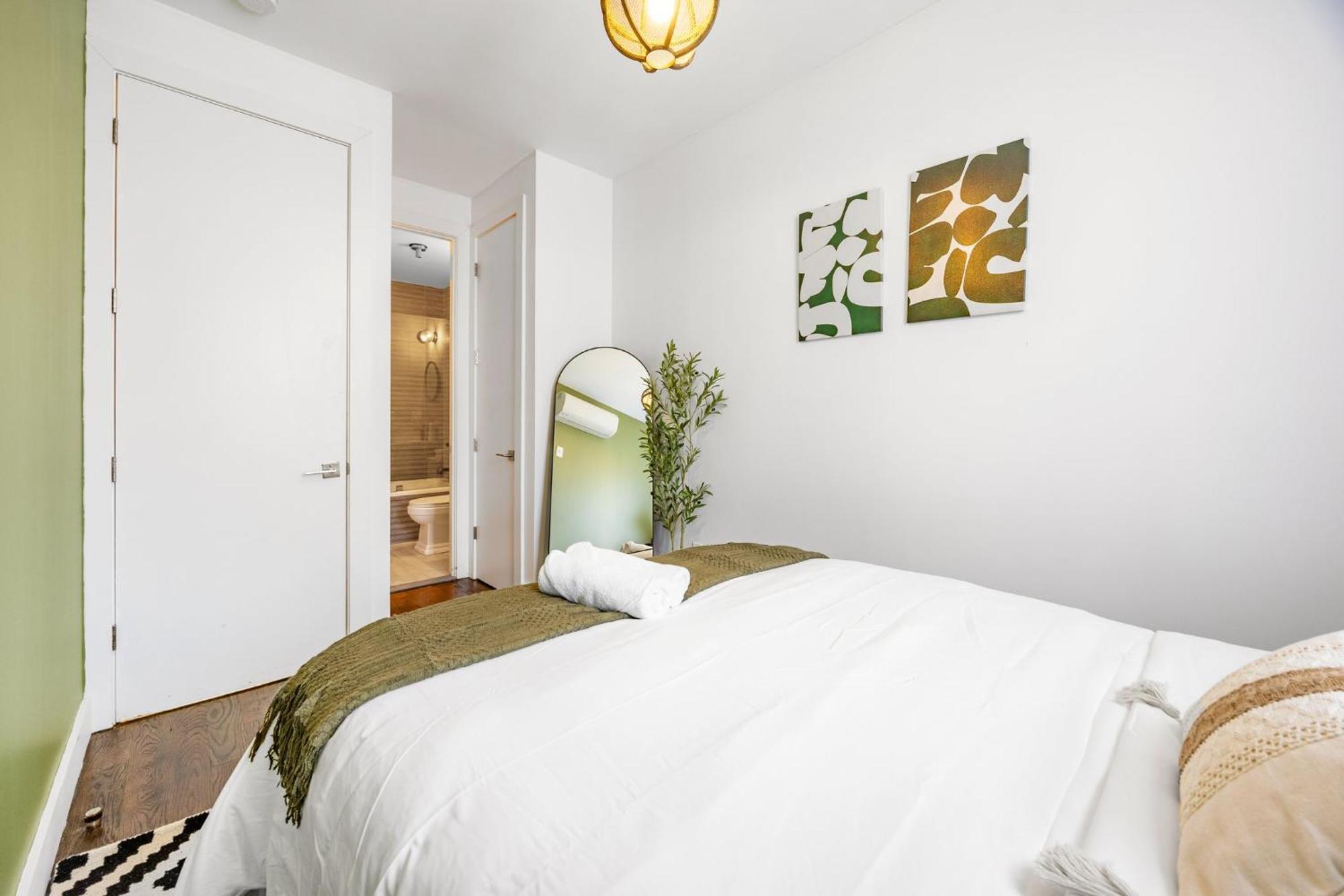 Mid-century 5br And 5 Baths W Ps5 & Laundry *