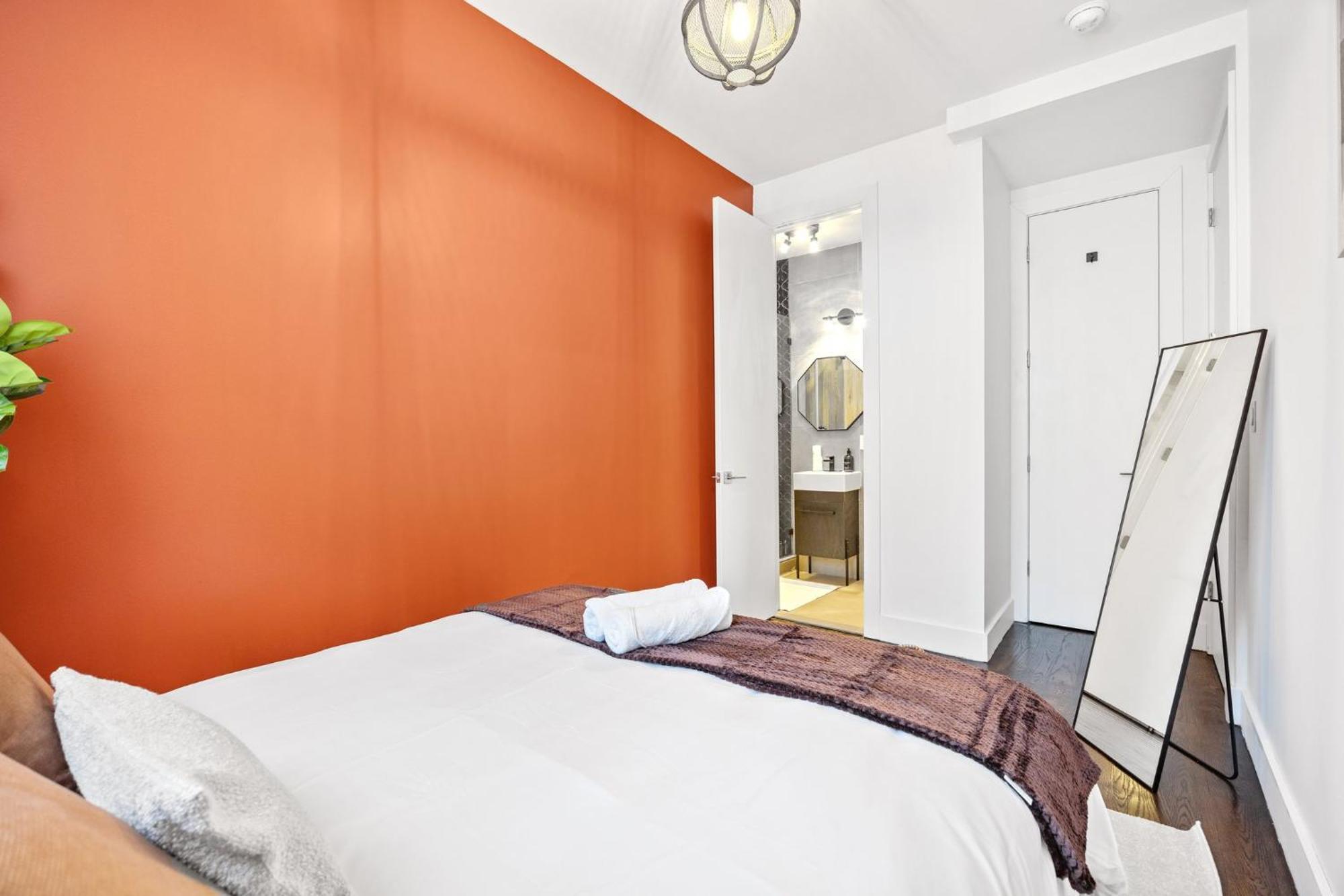 Apartment Mid-century 5br And 5 Baths W Ps5 & Laundry New York
