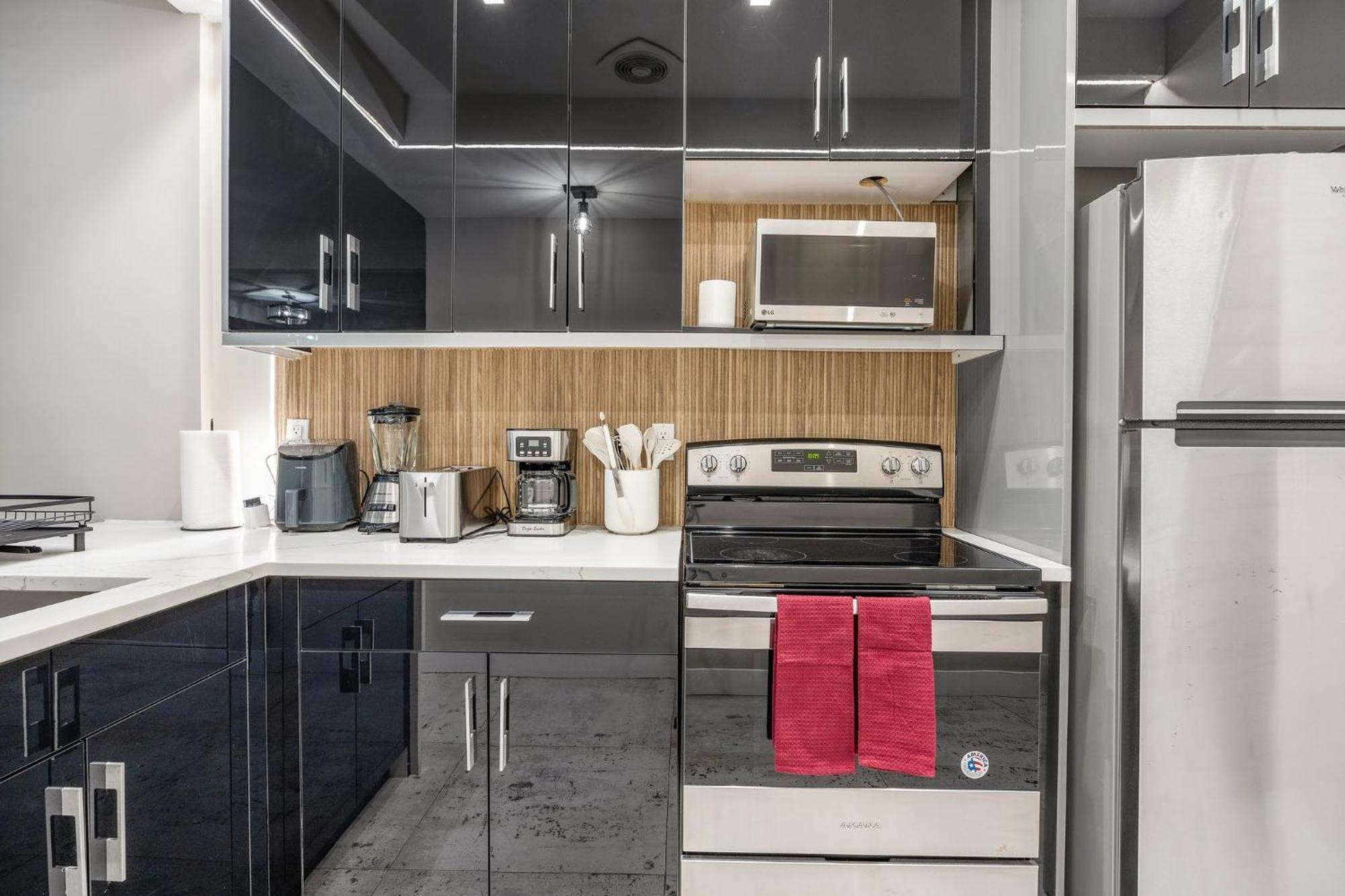 Mid-century 5br And 5 Baths W Ps5 & Laundry Apartment *
