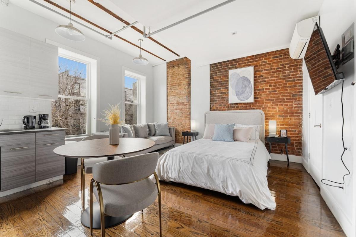 Chic In The Heart Of Brooklyn Apartment *