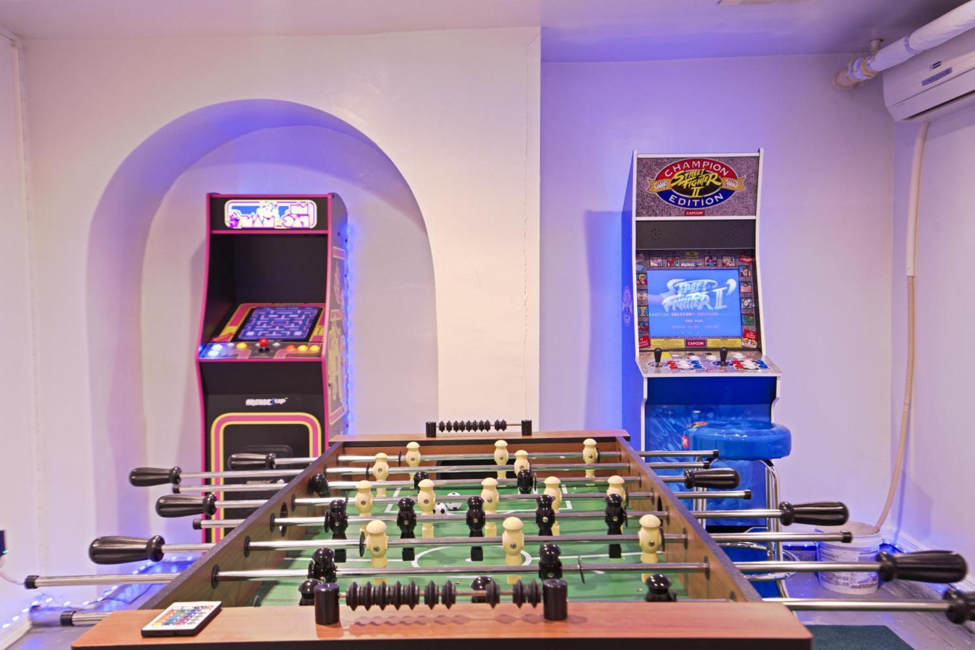 3Br Nyc Brownstone Game Room Backyard Patio Apartment