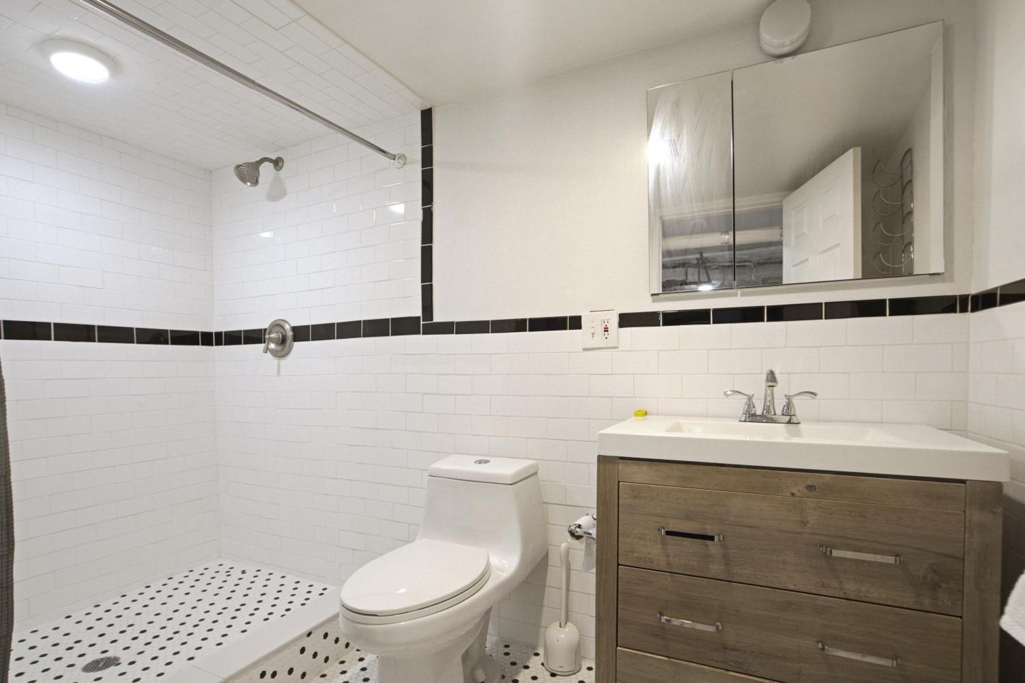 3Br Nyc Brownstone Game Room Backyard Patio Apartment *
