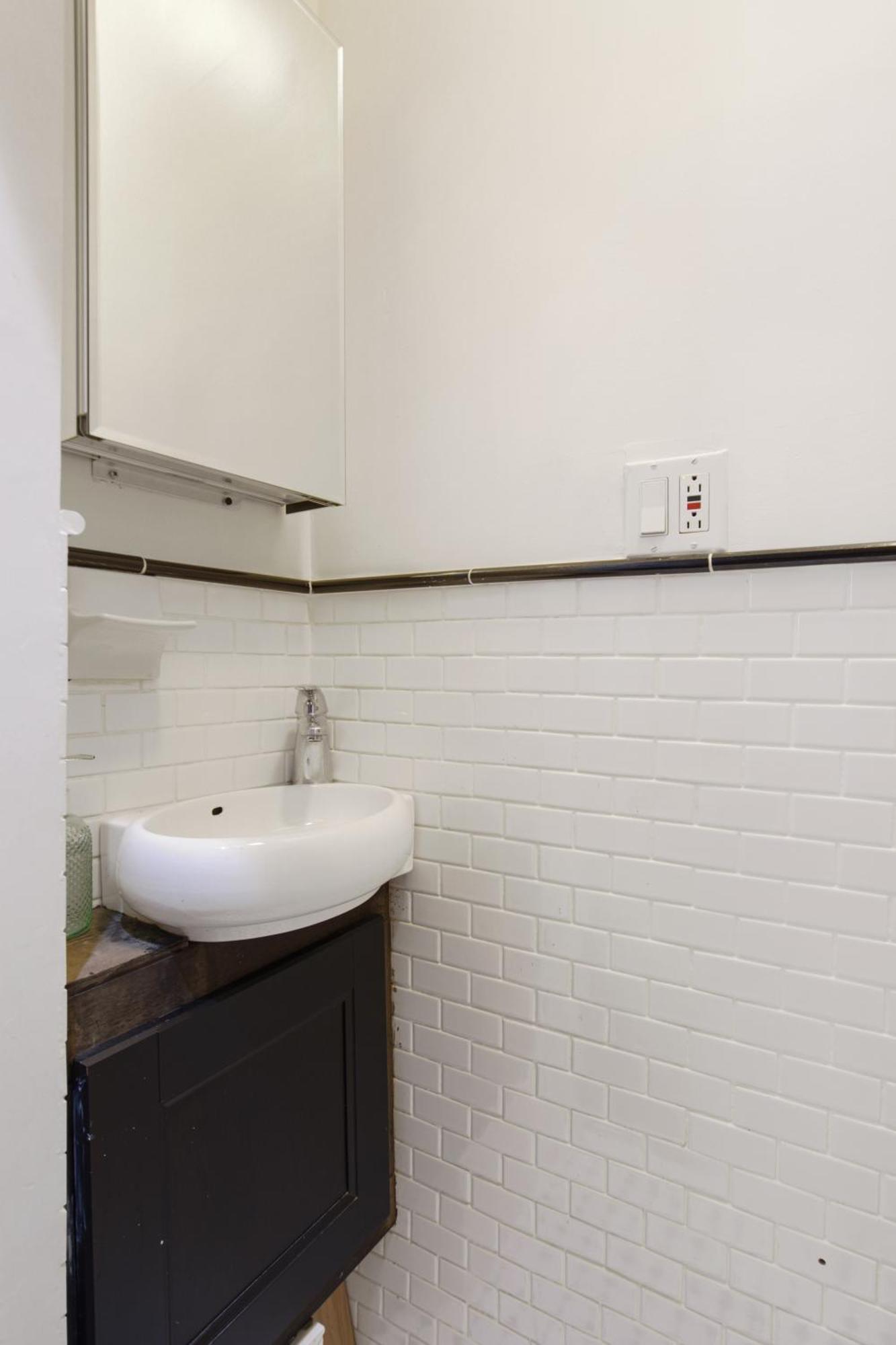 3br Nyc Brownstone Game Backyard Patio Apartment New York