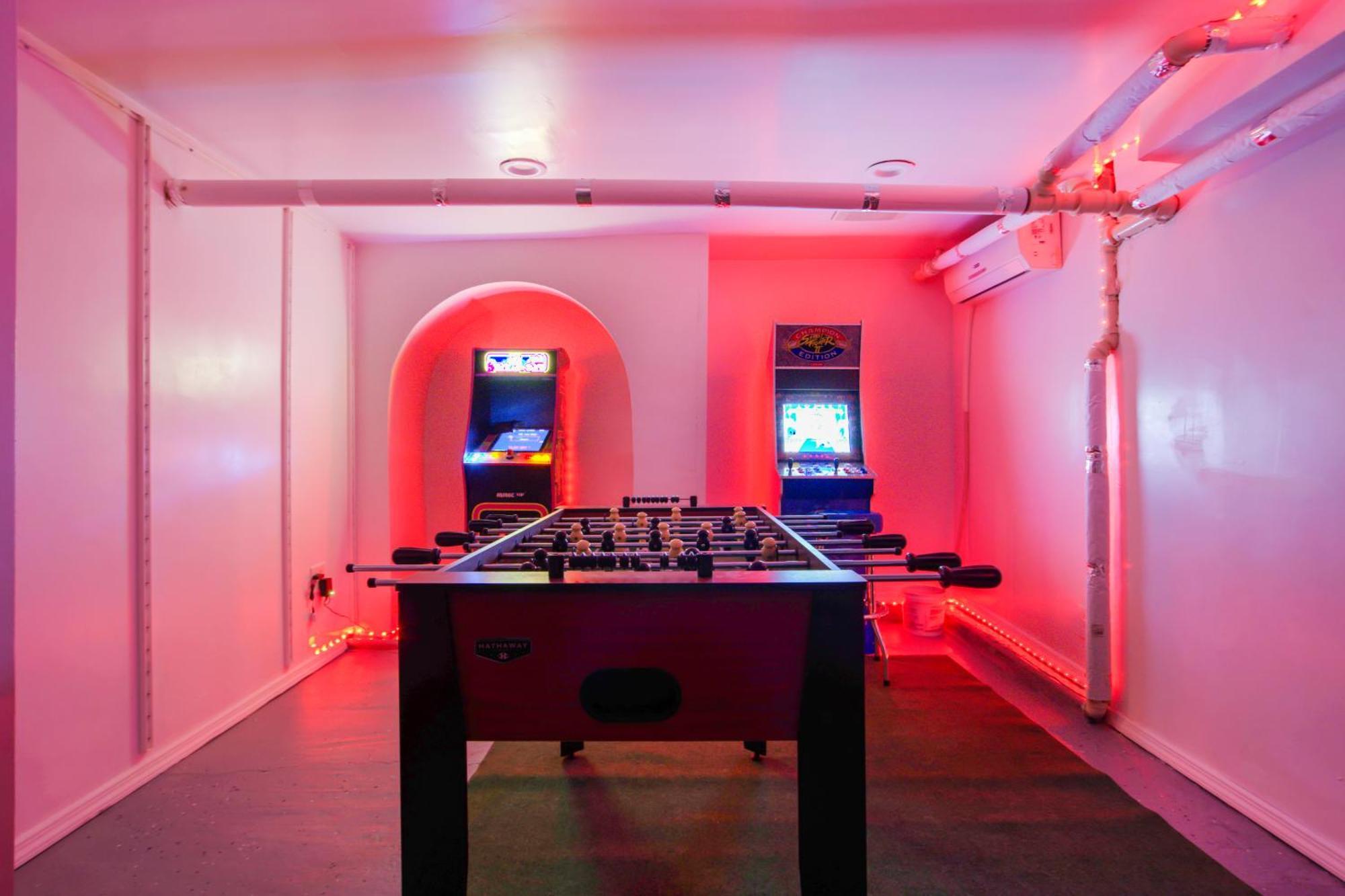 3Br Nyc Brownstone Game Room Backyard Patio New York