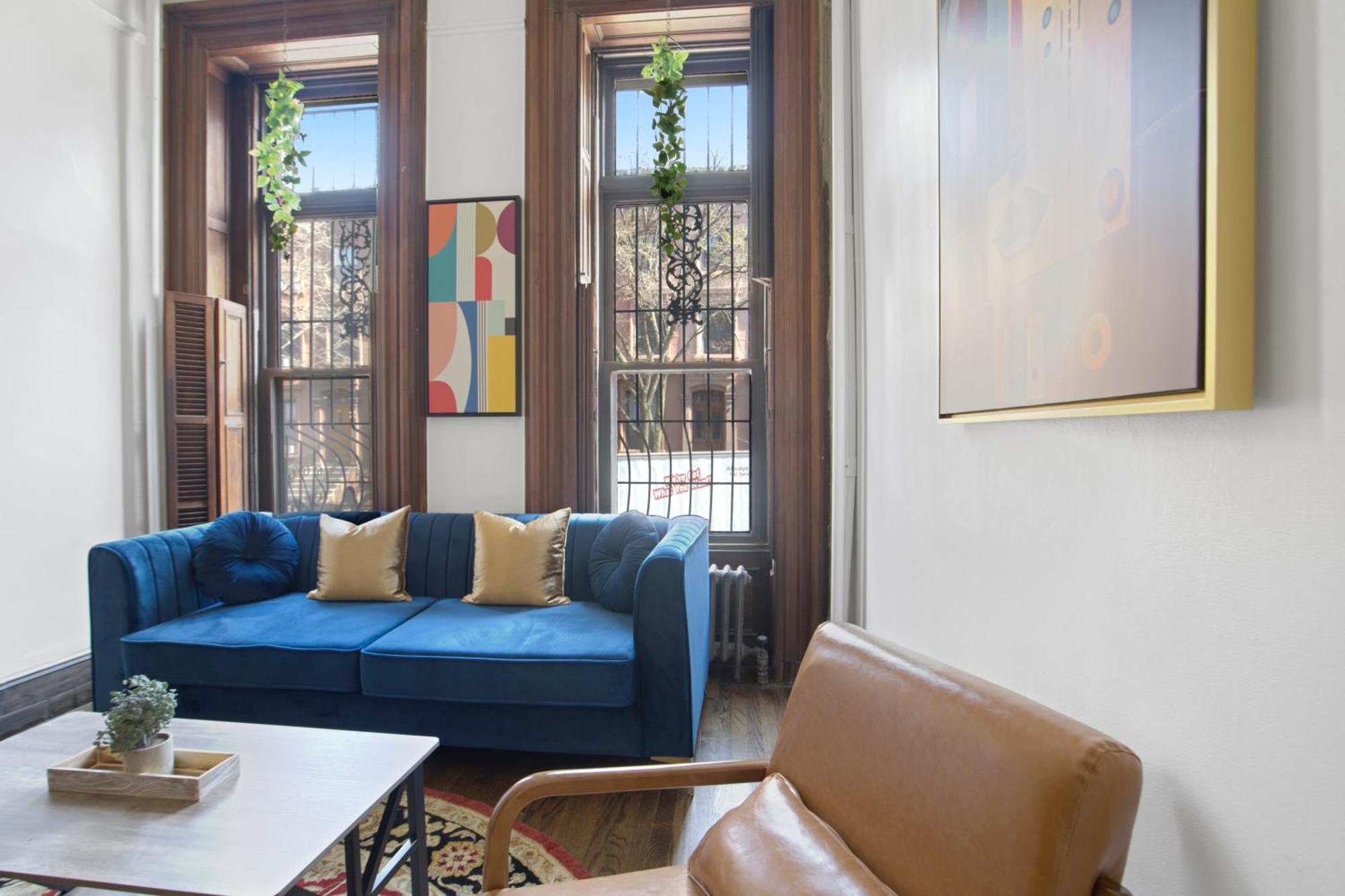 3br Nyc Brownstone Game Backyard Patio *