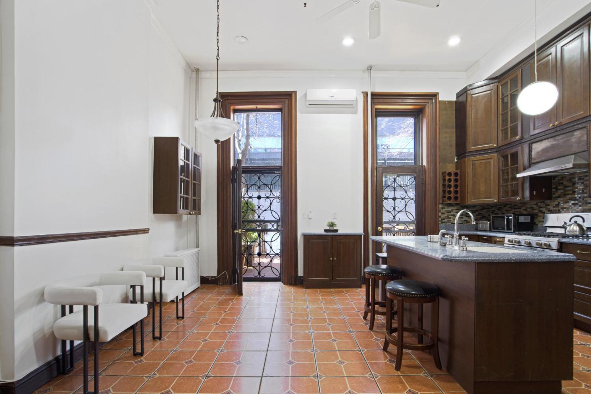 3Br Nyc Brownstone Game Room Backyard Patio Apartment