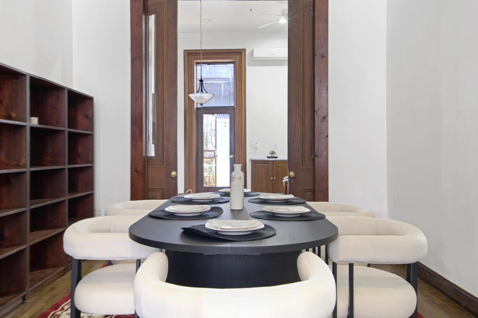 Apartment 3Br Nyc Brownstone Game Room Backyard Patio