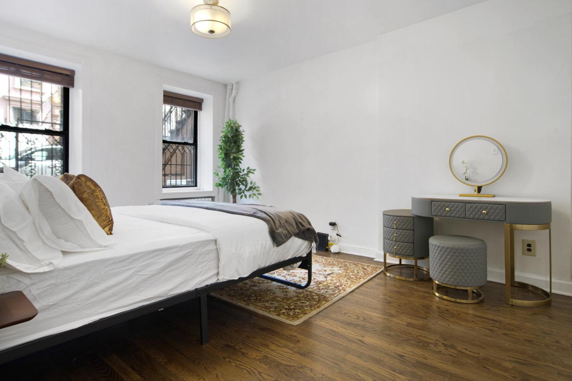 3Br Nyc Brownstone Game Room Backyard Patio New York
