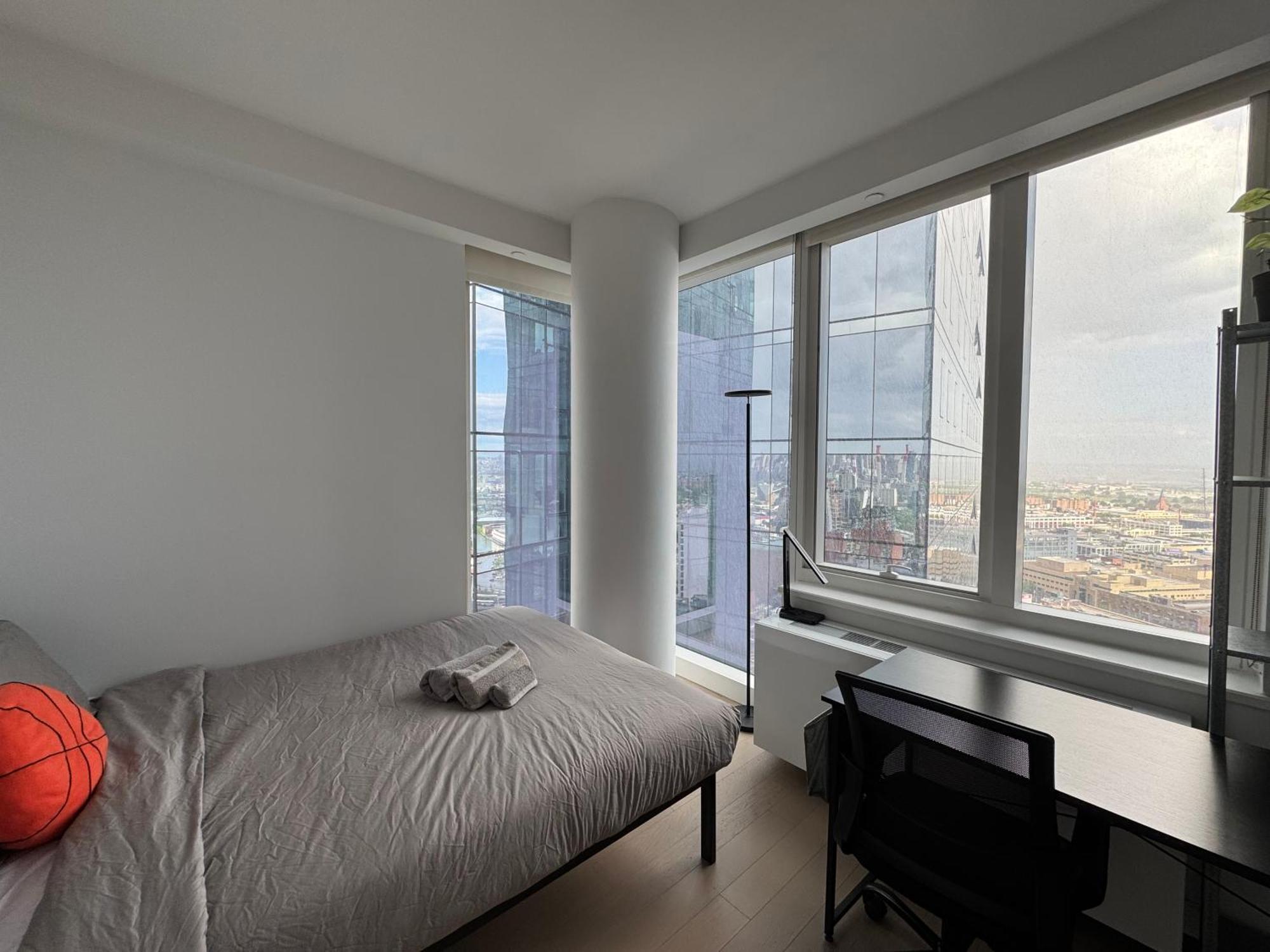 Luxury 2 Bedrooms 2 Bathrooms Corner Breathtaking Views Modern Retreat New York